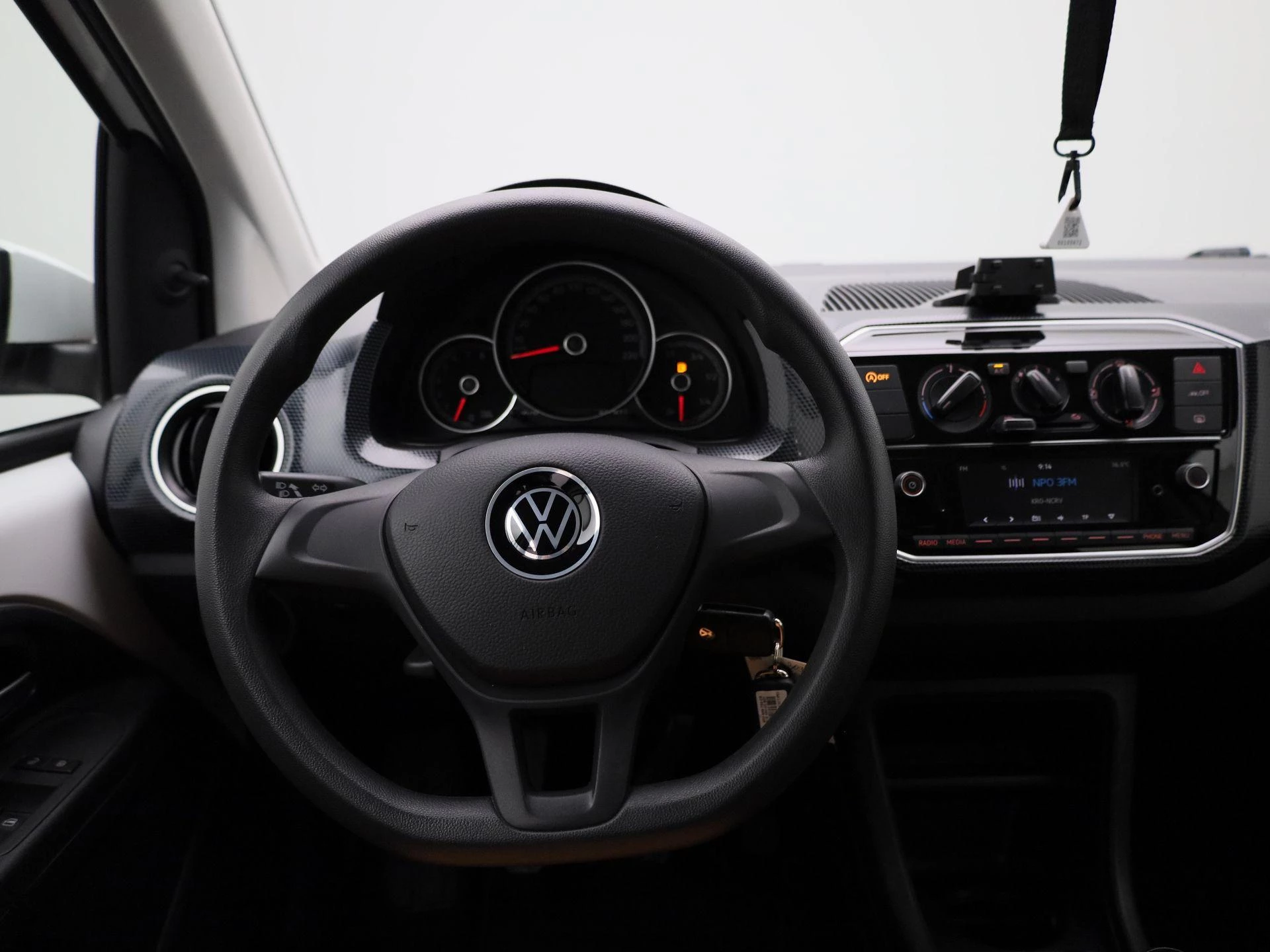 Volkswagen-up!-image-6