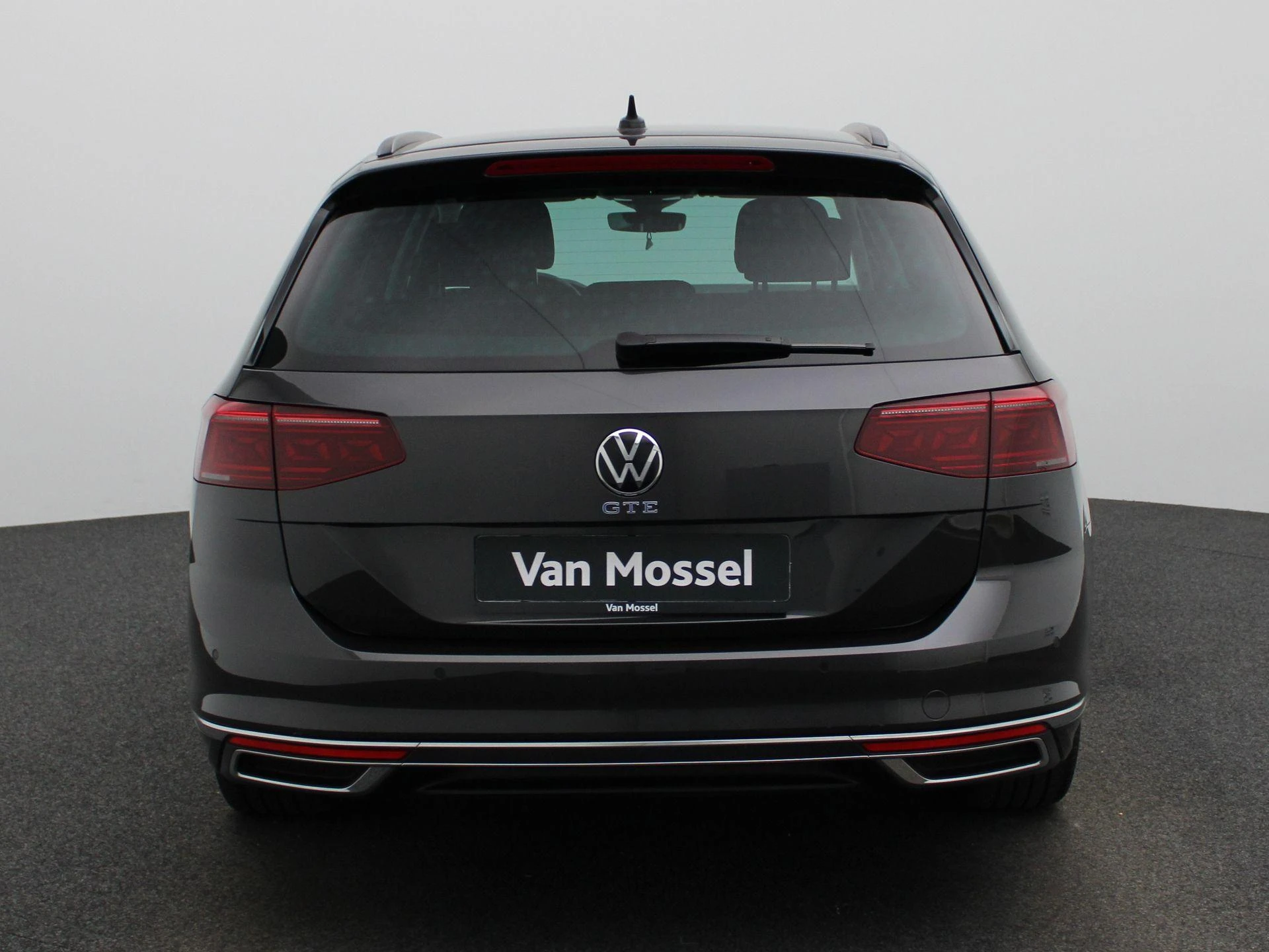 Volkswagen-Passat-image-4