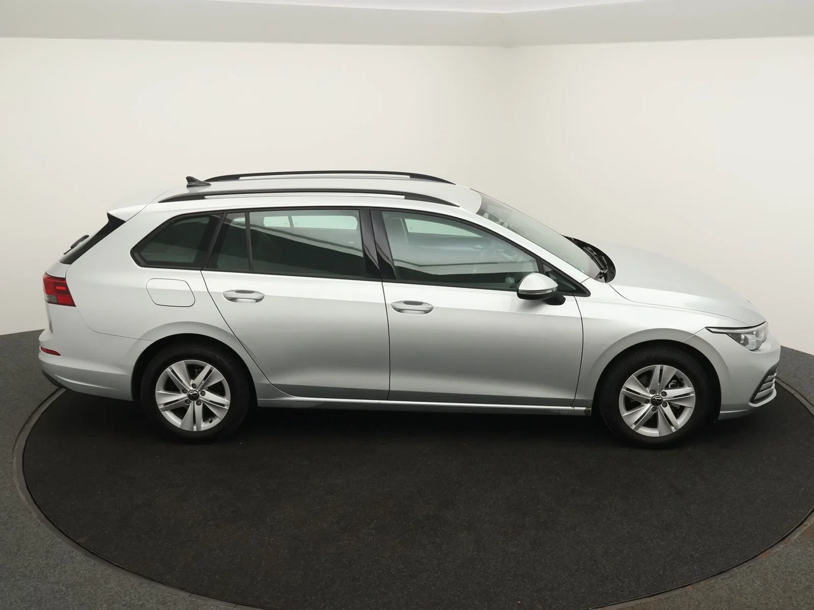 Volkswagen-Golf-image-6