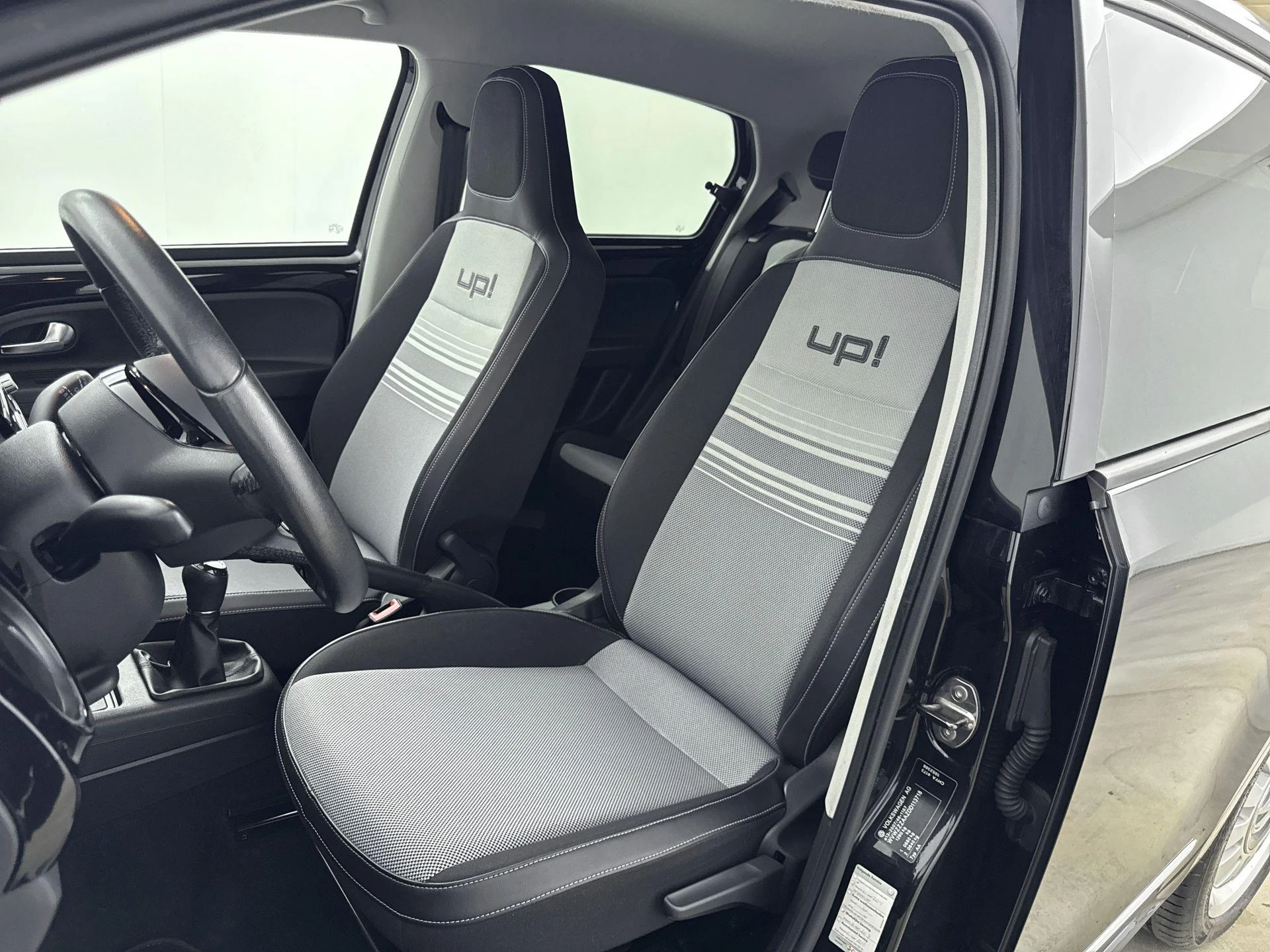 Volkswagen-up!-image-14