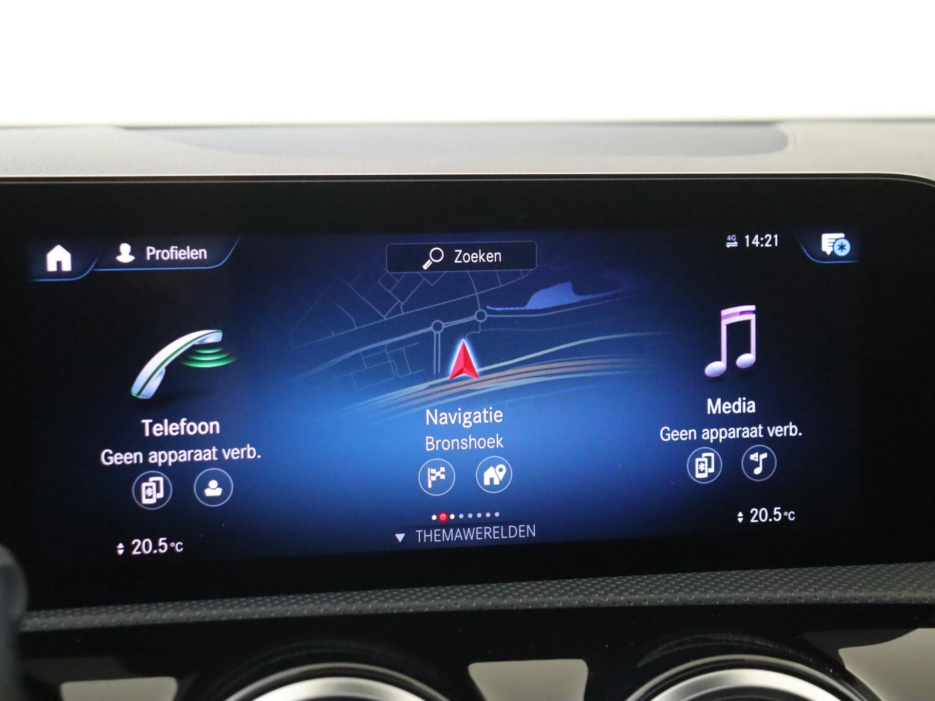 Mercedes-Benz-CLA-image-15