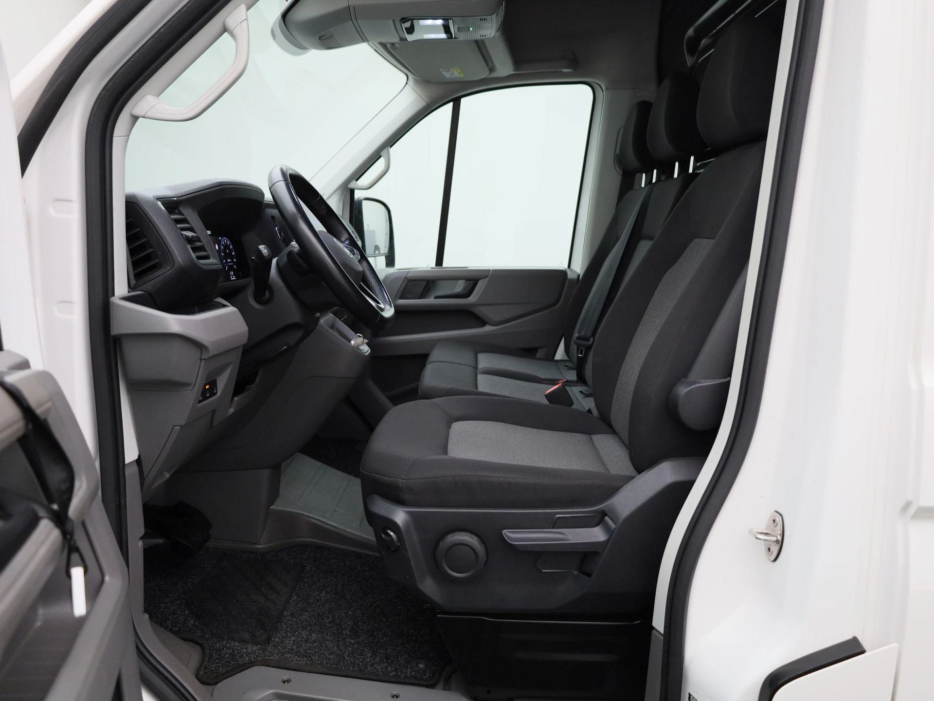 Volkswagen-Crafter-image-10