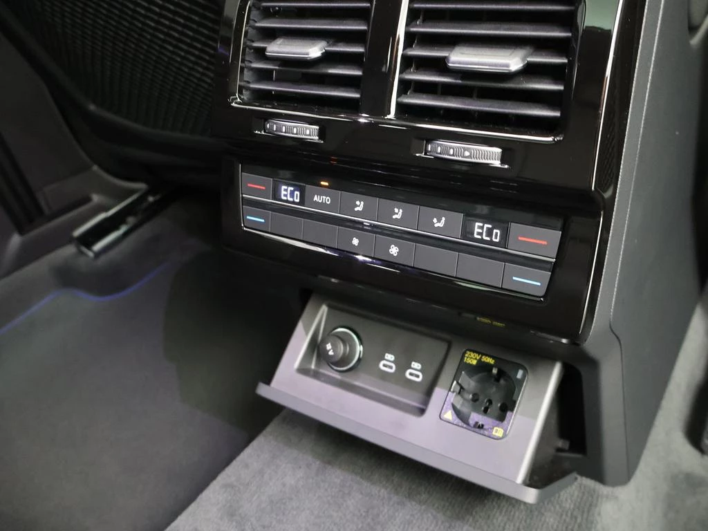 Volkswagen Touareg R Touareg R V6 eHybrid 4MOTION 250 kW (340 pk) 8 versnellingen Tiptronic / DEMO