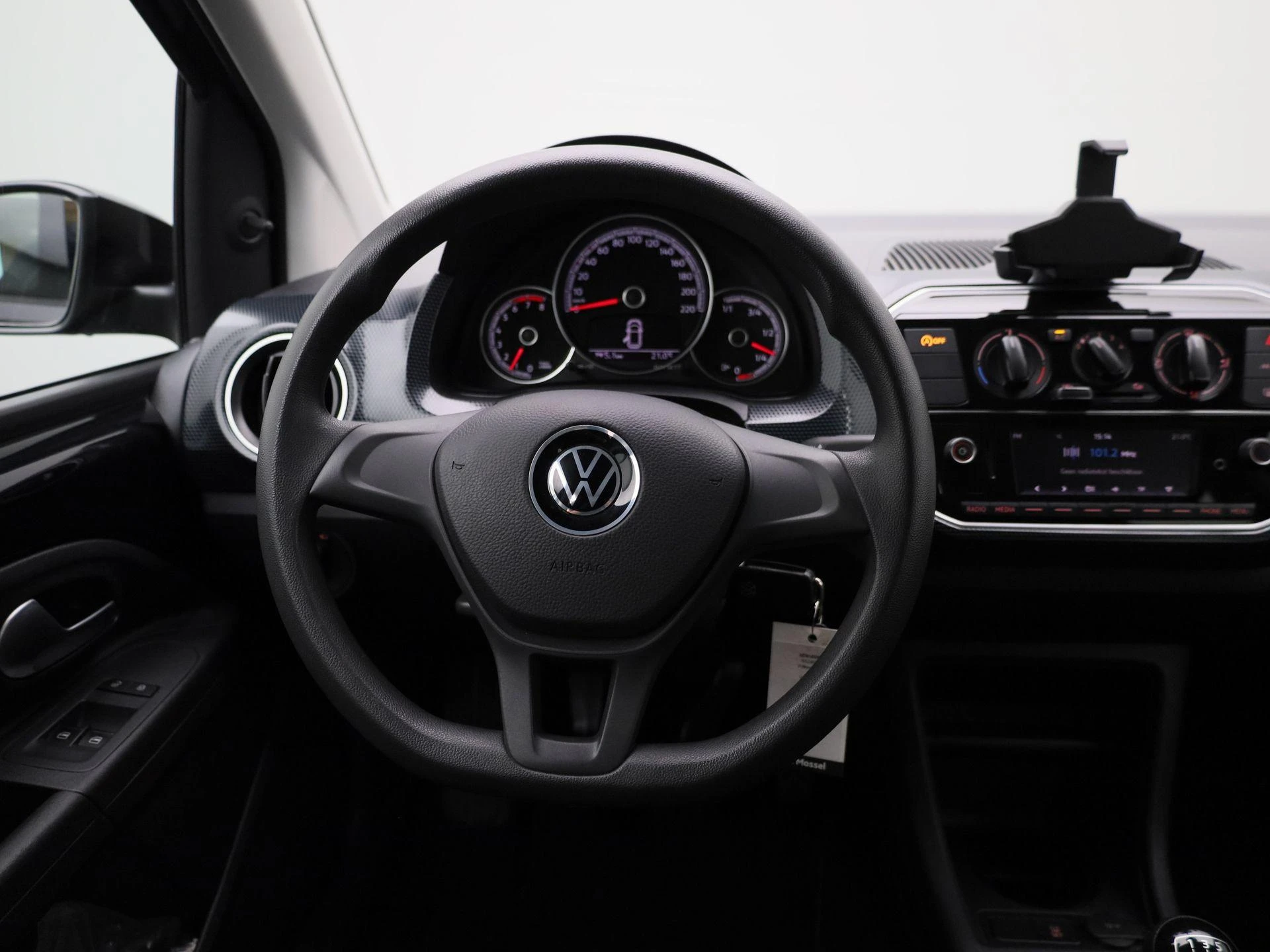 Volkswagen-up!-image-6