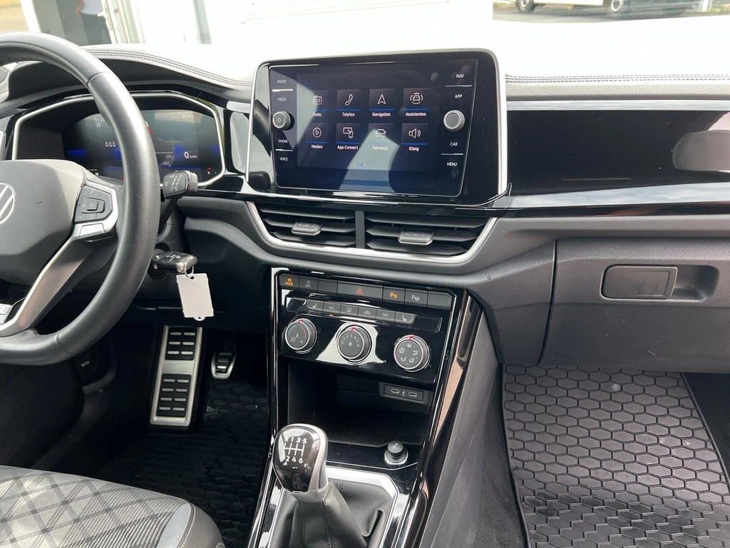 Volkswagen-T-Roc-image-10