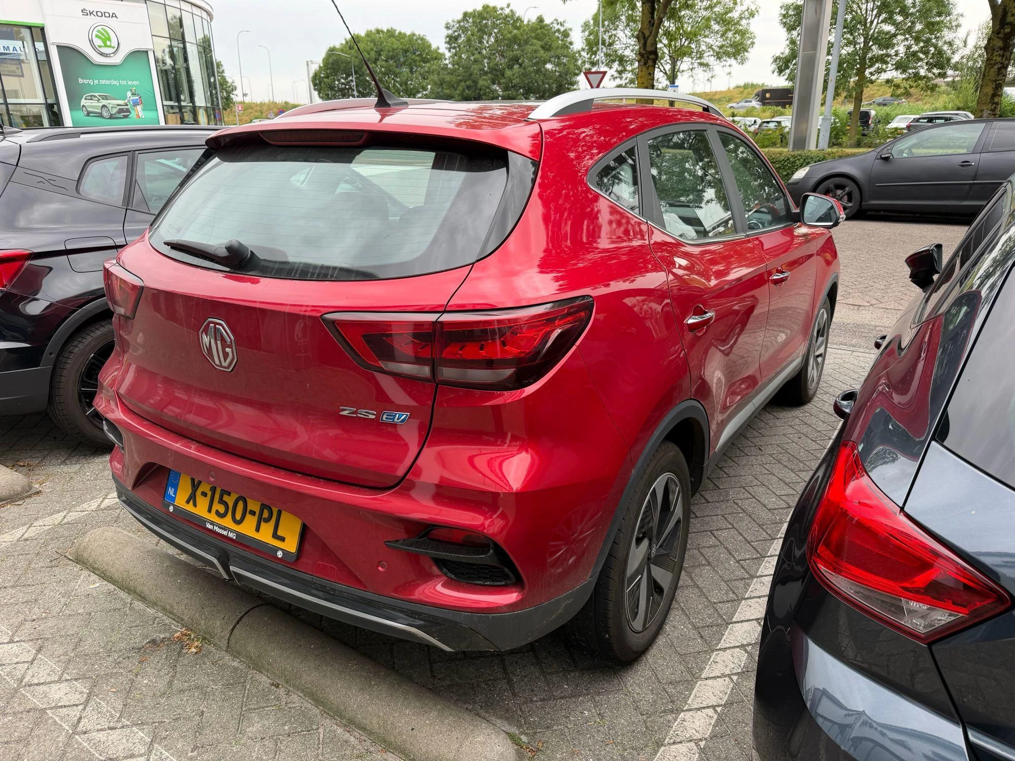 MG-ZS EV-image-3