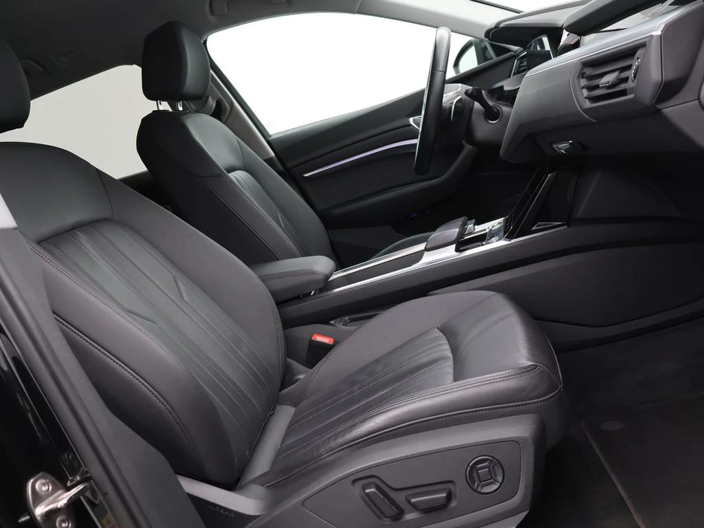 Audi e-tron Audi e-tron Attraction 55 QUATTRO 408PK *AUTOMAAT*CAMERA*LEDER*PDC*ACC*NAVI*VIRTUAL COCKPIT*...*