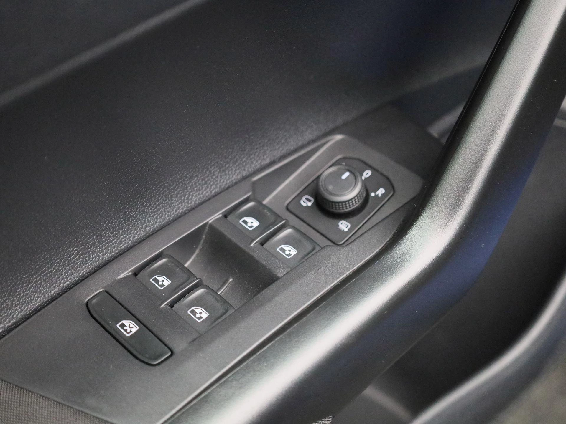 Volkswagen-Polo-image-26