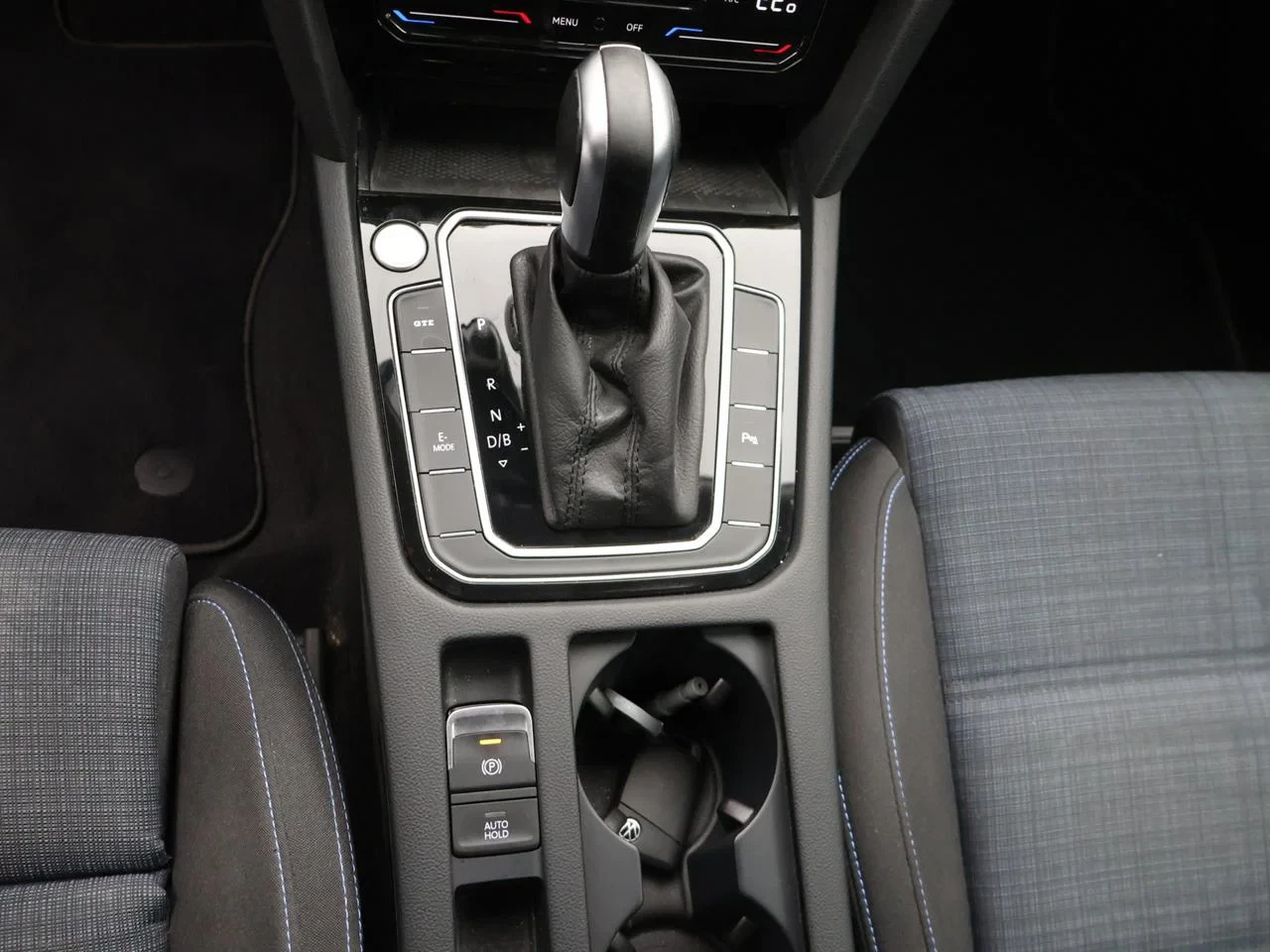 Volkswagen-Passat-image-16