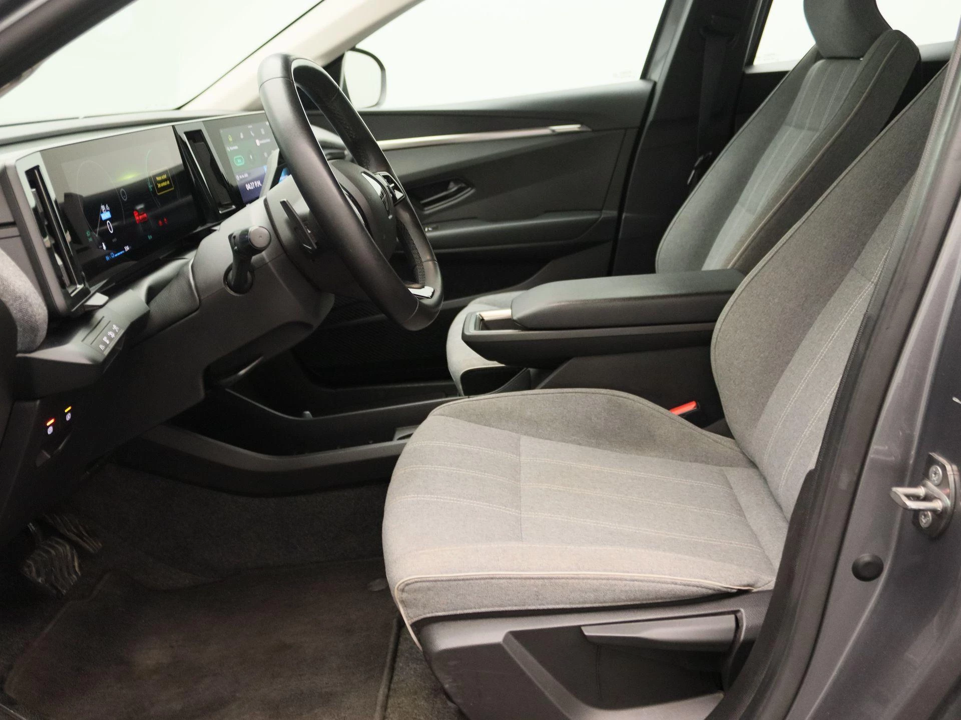 Renault-Megane E-Tech-image-10