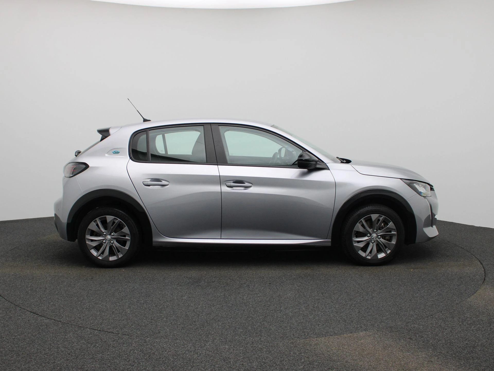Peugeot-e-208-image-5