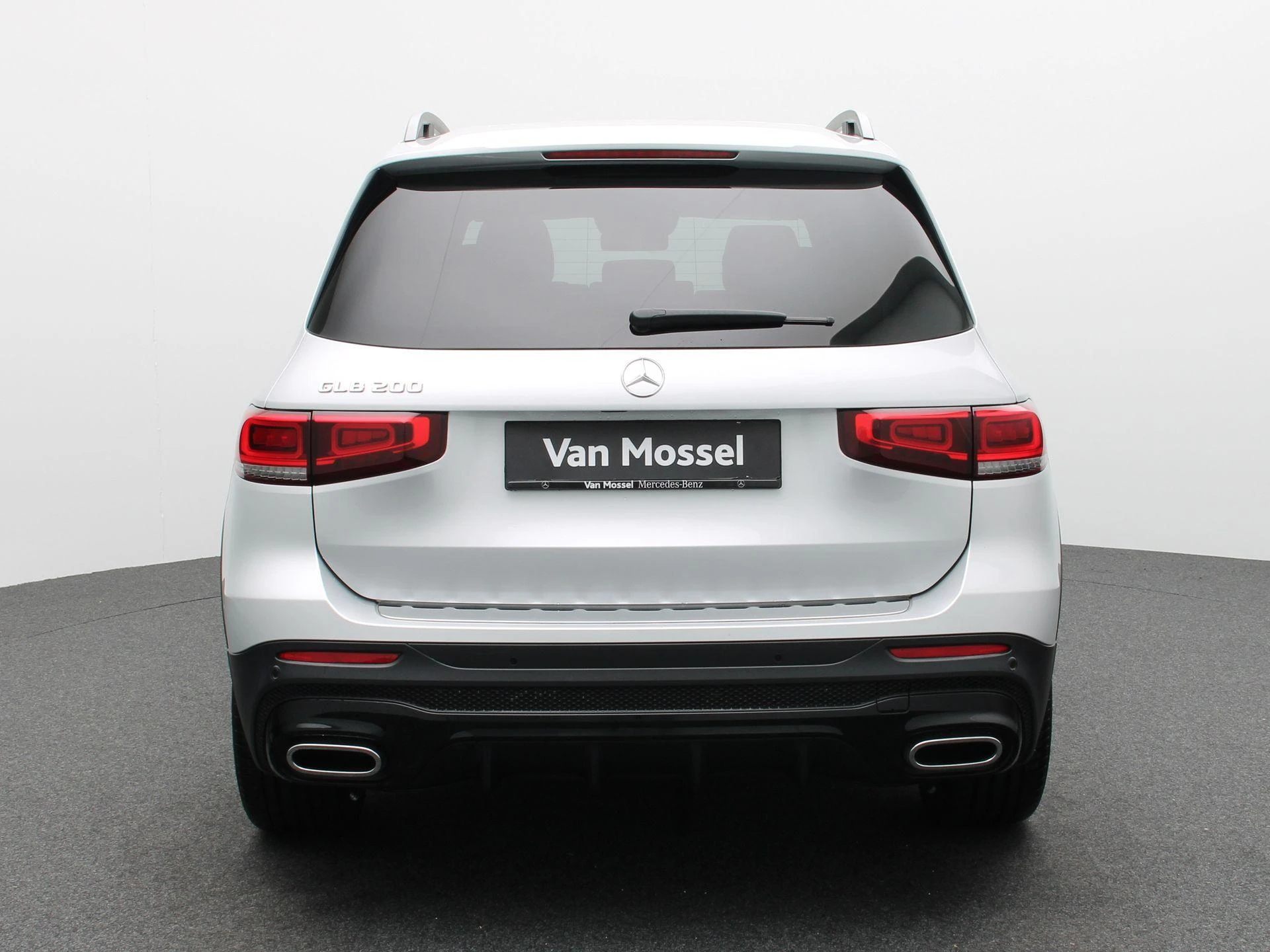 Mercedes-Benz-GLB-image-4
