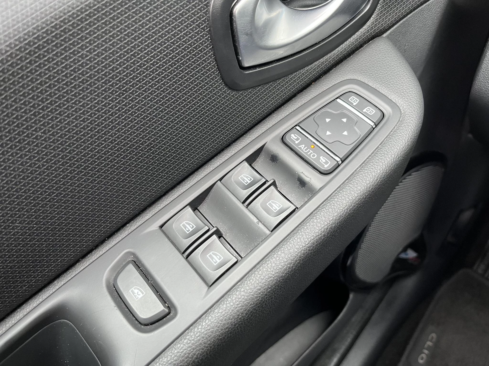 Renault-Clio-image-12