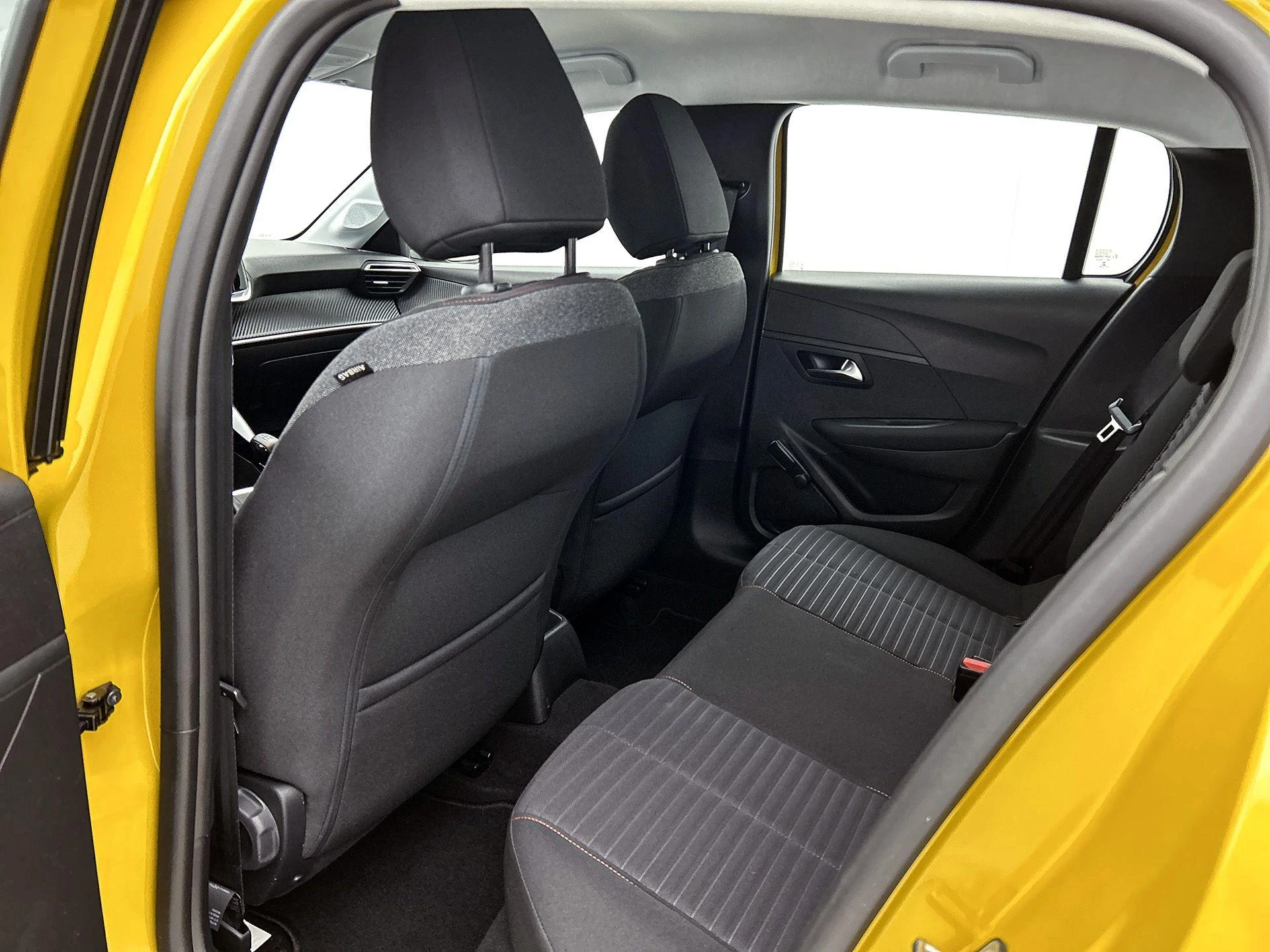 Peugeot-208-image-25