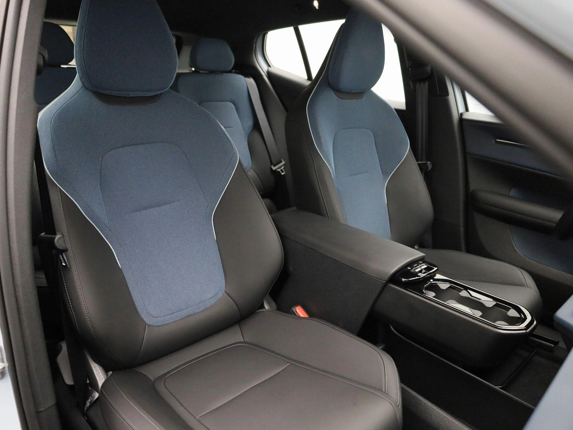 Volvo-EX30-image-38