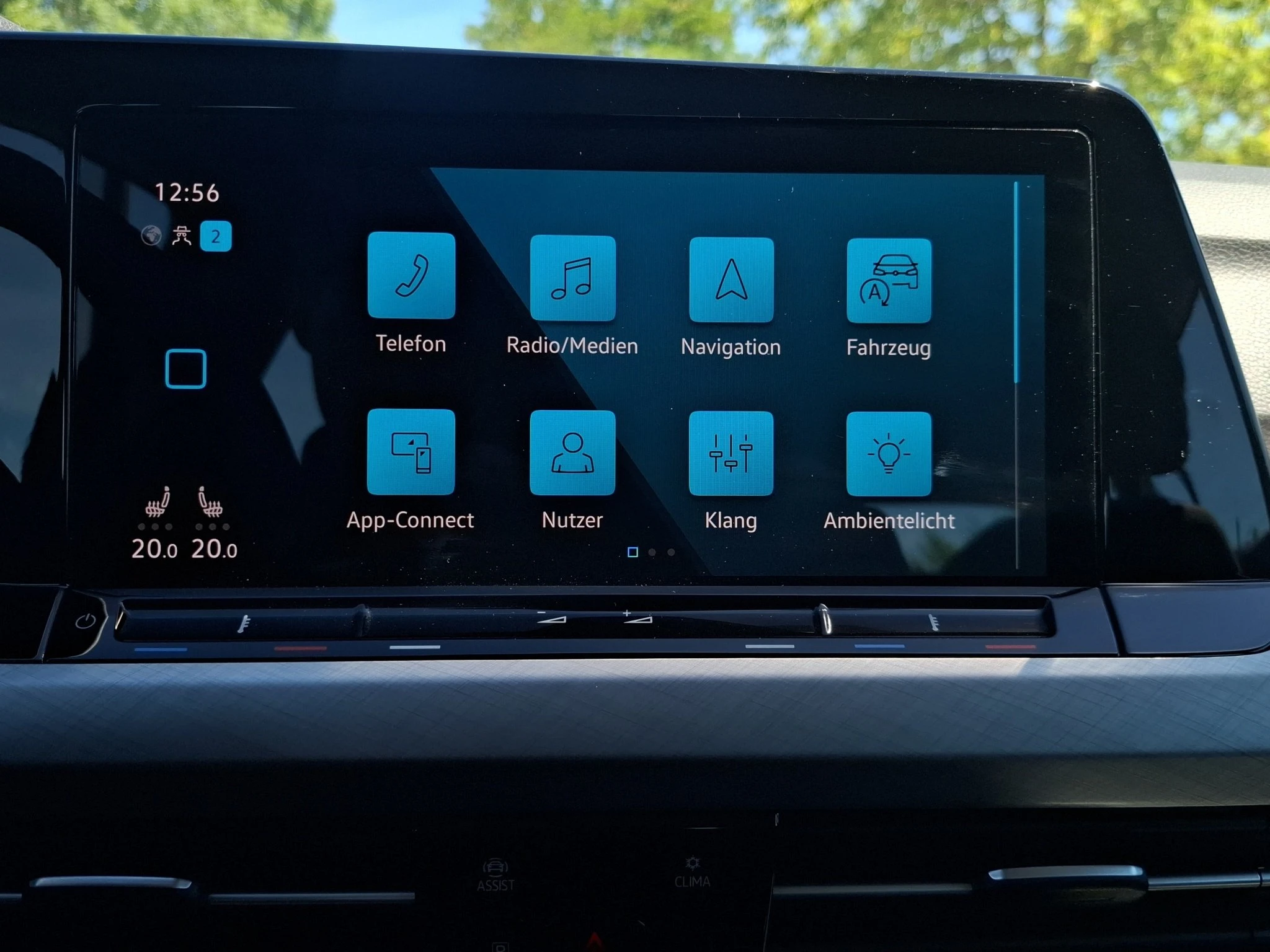 Volkswagen-Golf-image-23