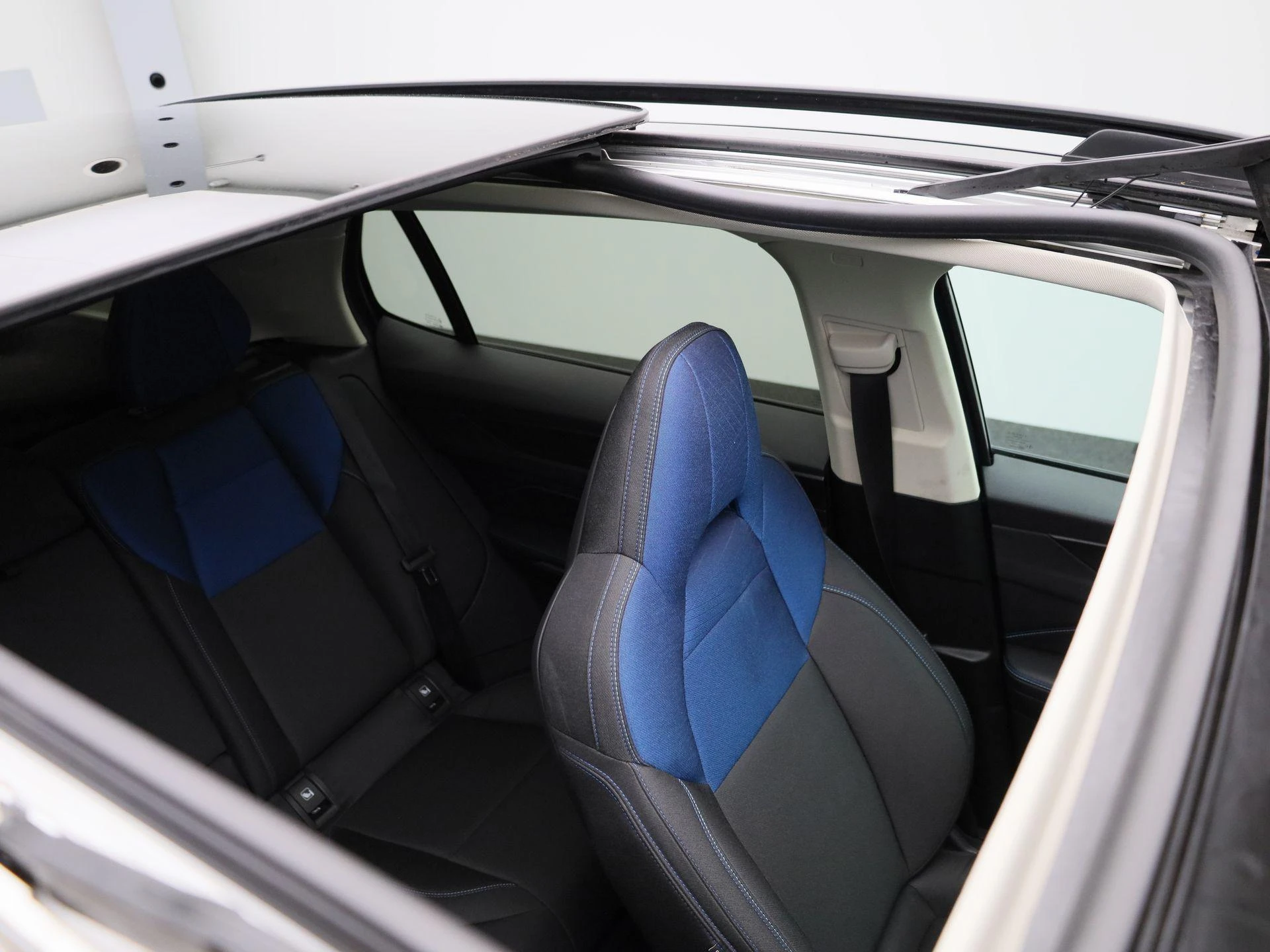 Lynk & Co-01-image-37