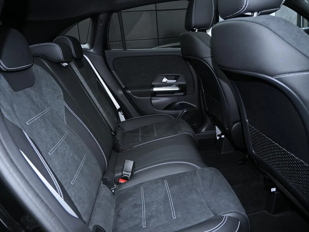 Mercedes-Benz-GLA 200 d-image-15
