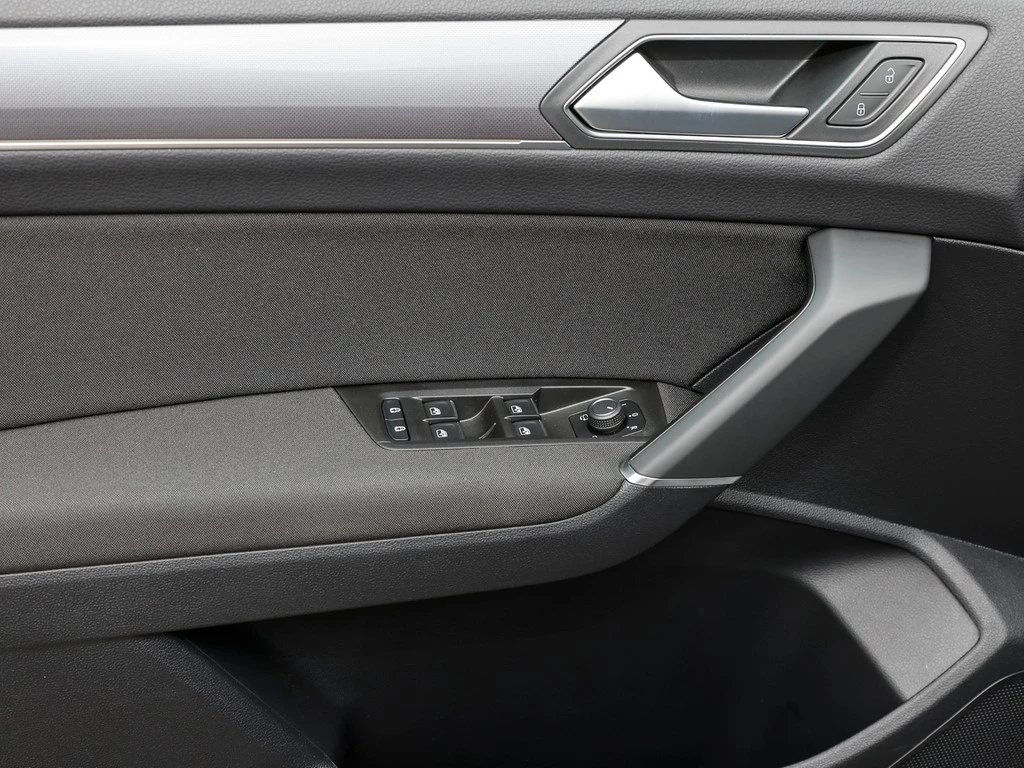 Volkswagen-Touran-image-14
