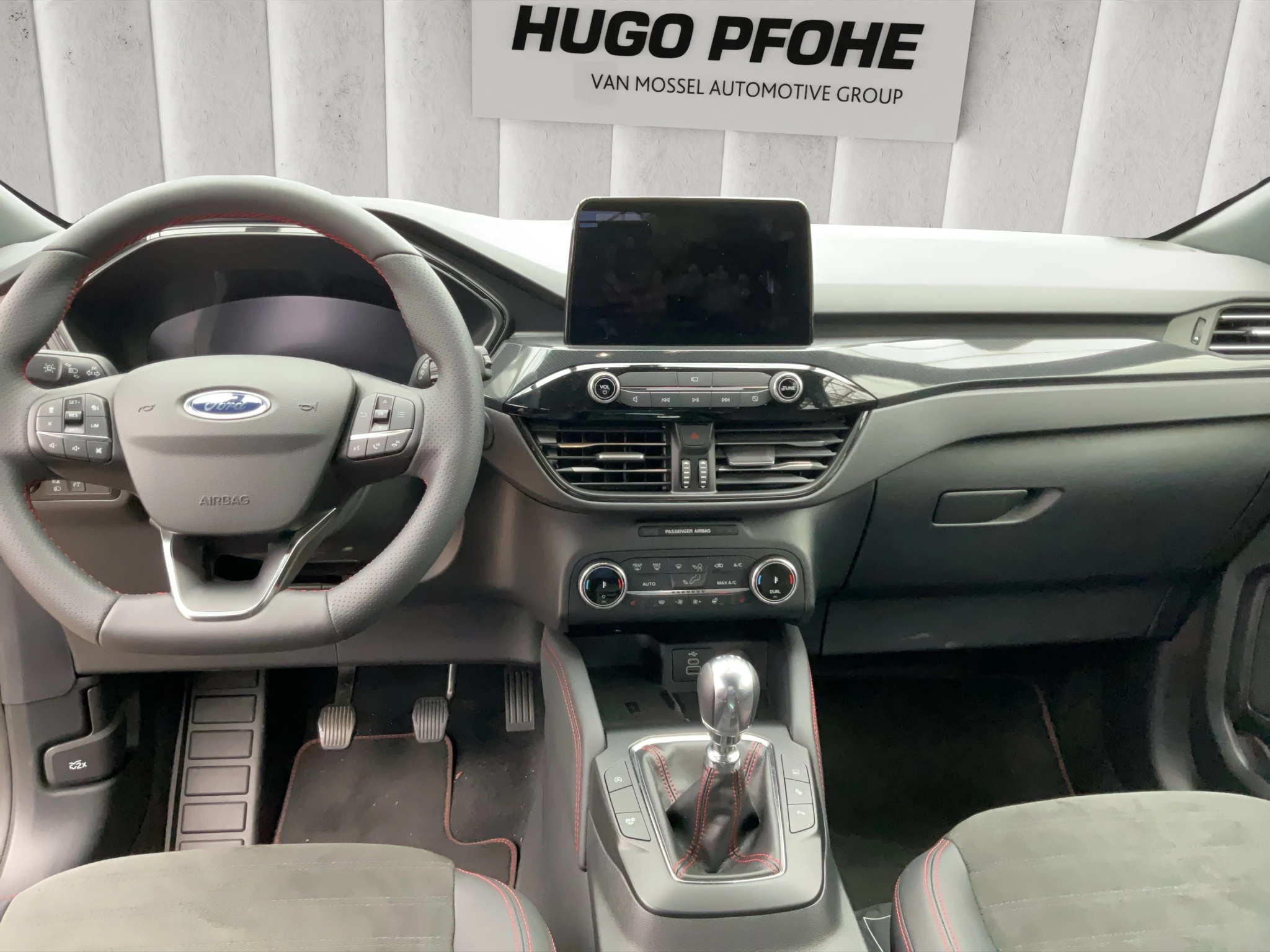Ford Kuga ST-Line X*PANO*AHK*KAM*ACC*NAVI*SOUND-SYS.