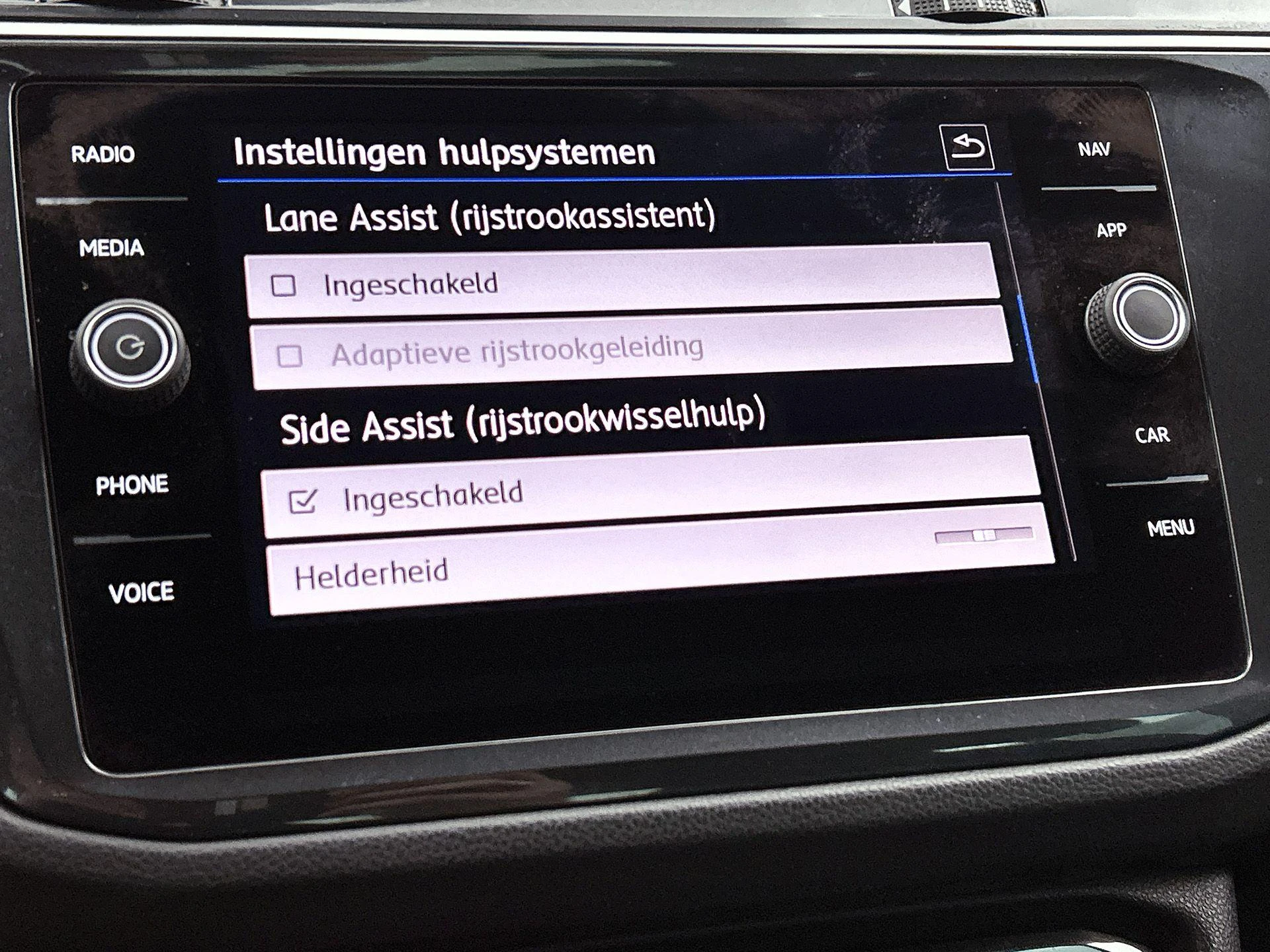 Volkswagen-Tiguan-image-14