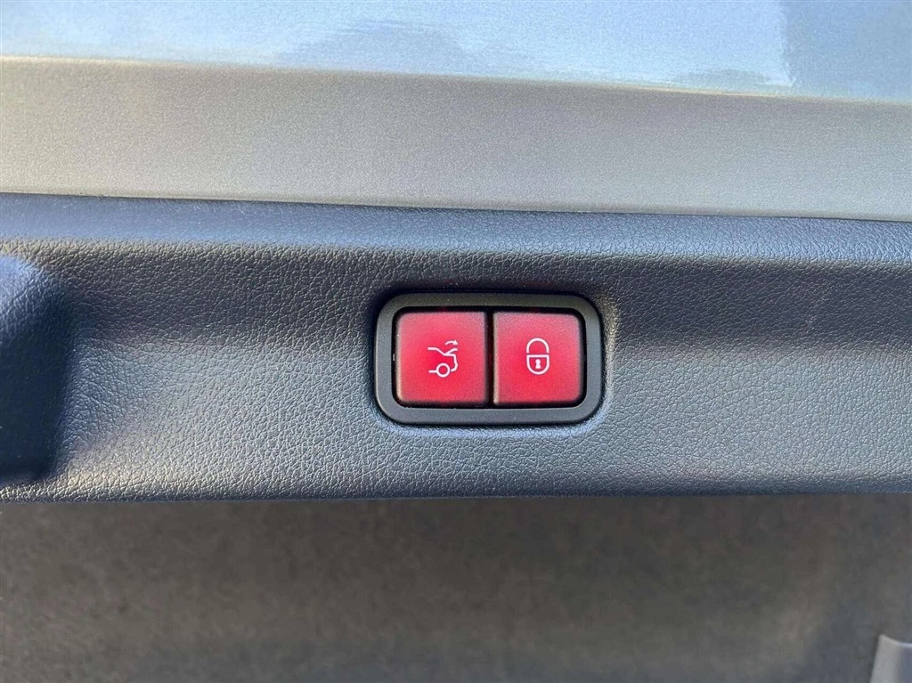 Mercedes-Benz-EQE-image-22
