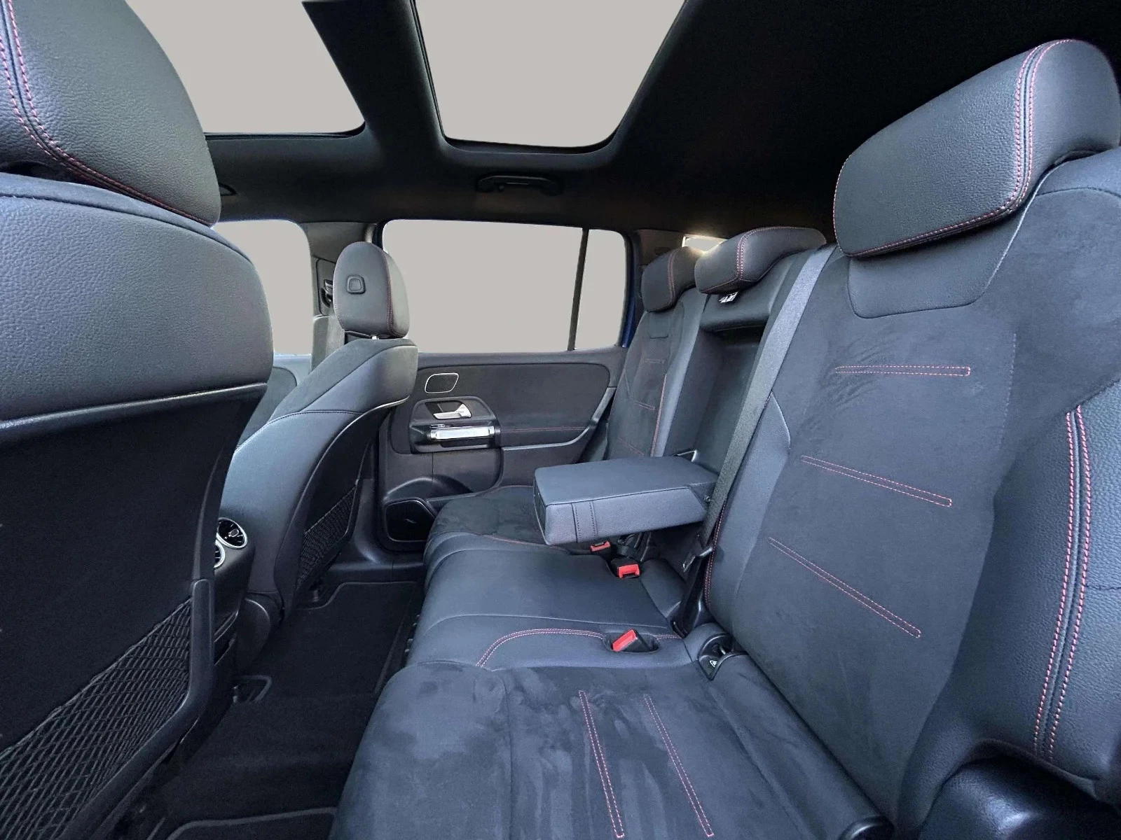 Mercedes-Benz-EQB-image-11