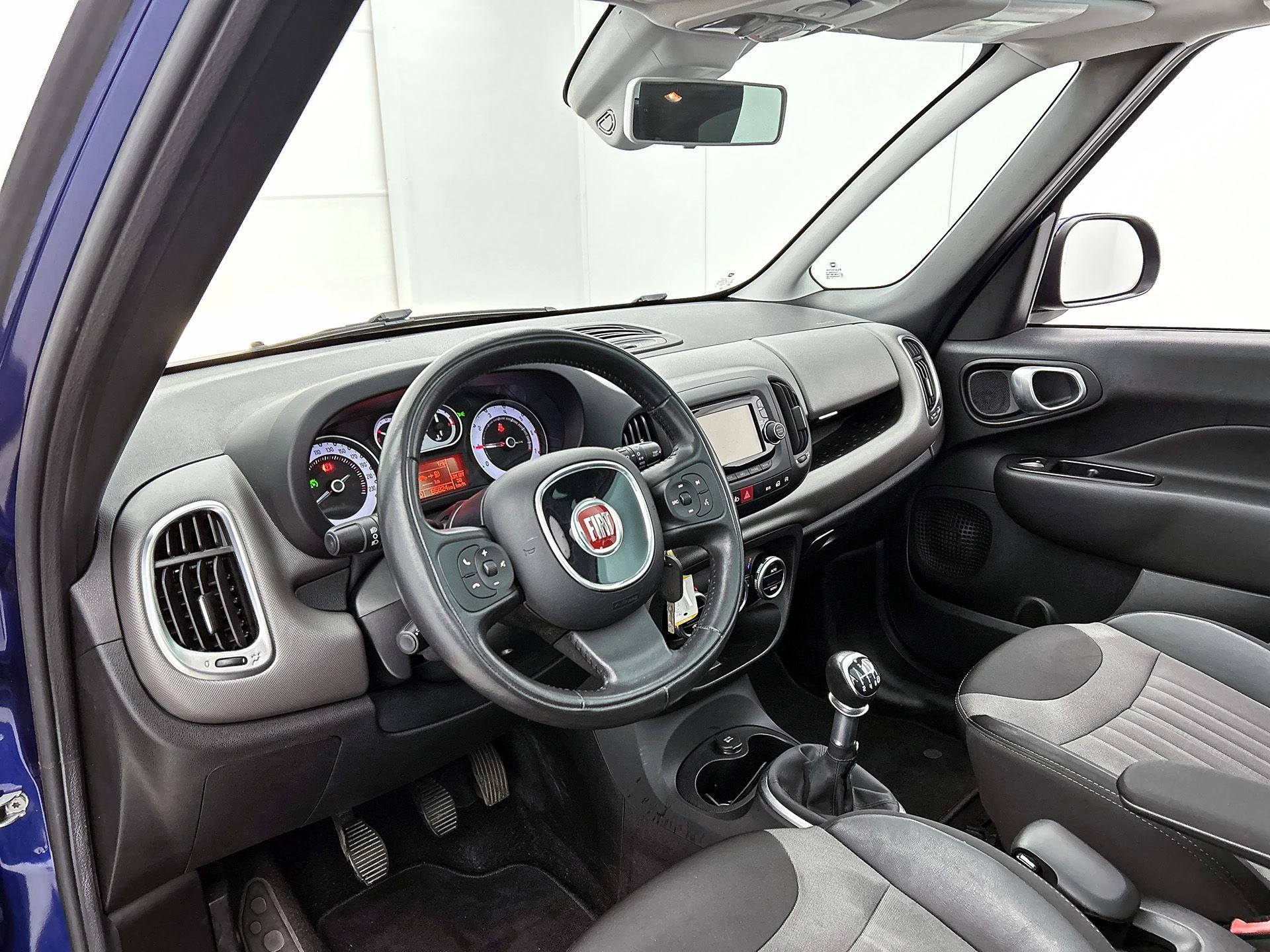 Fiat-500L-image-19