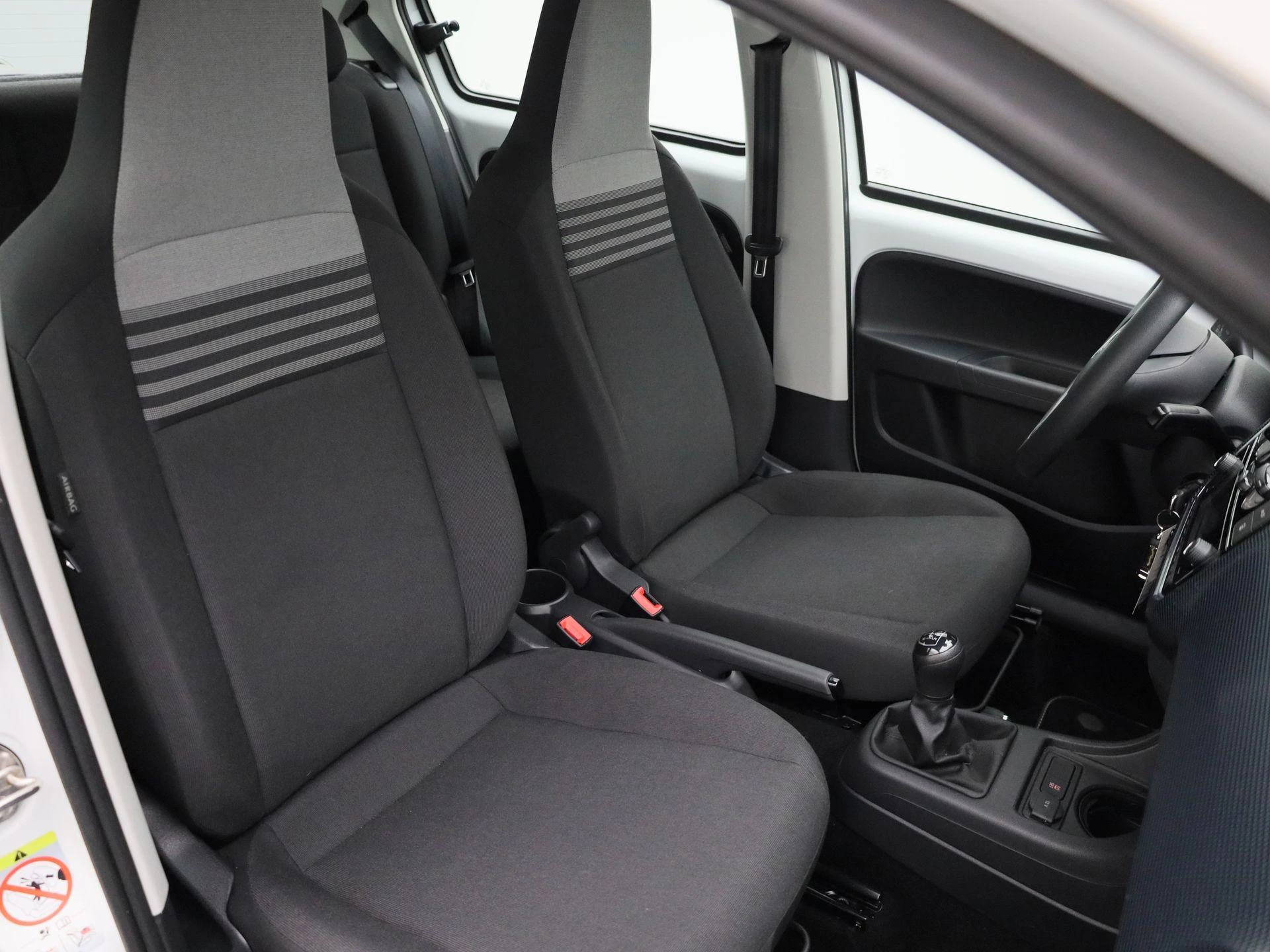 Volkswagen-up!-image-27