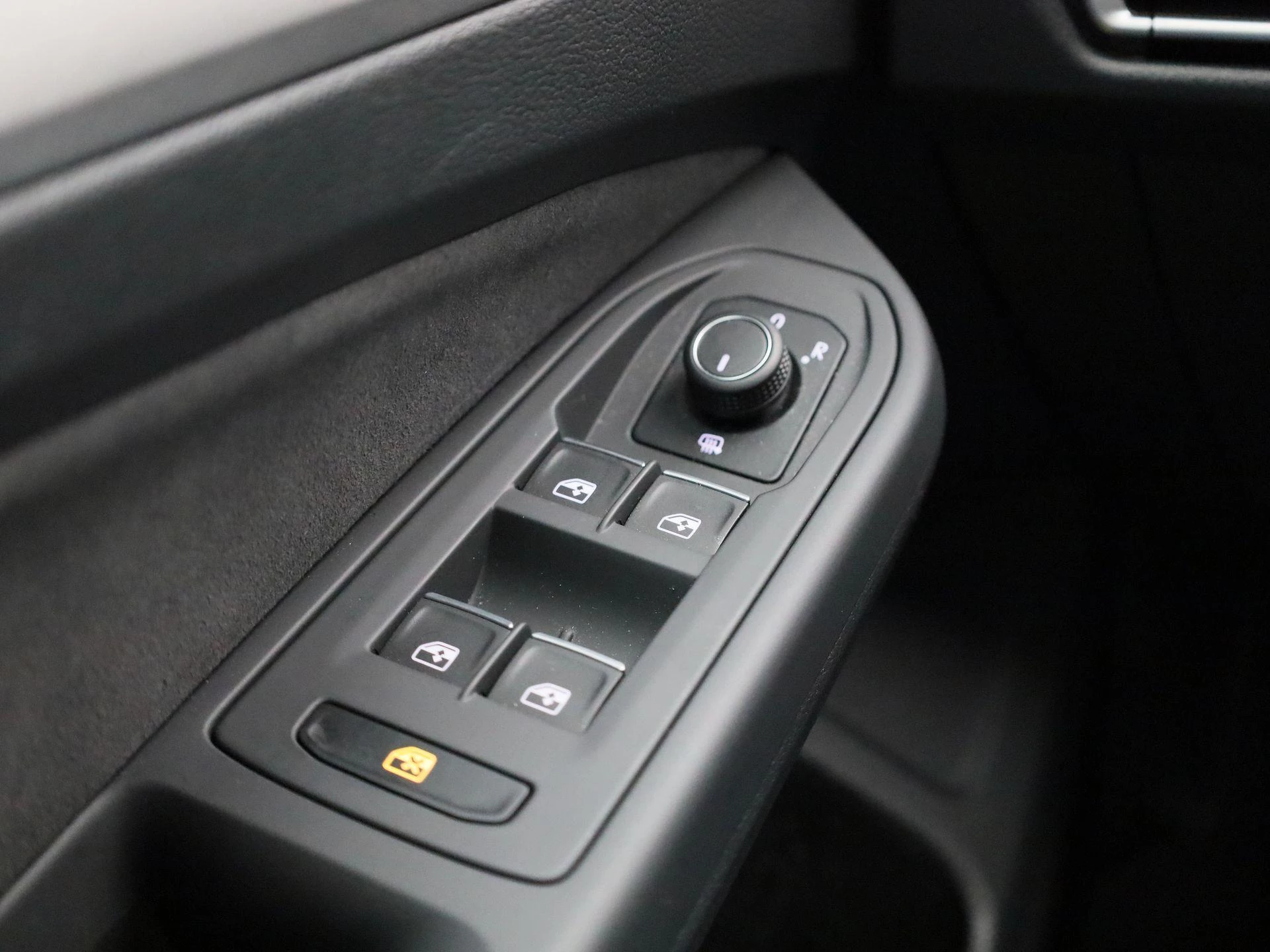 Volkswagen-Golf-image-29