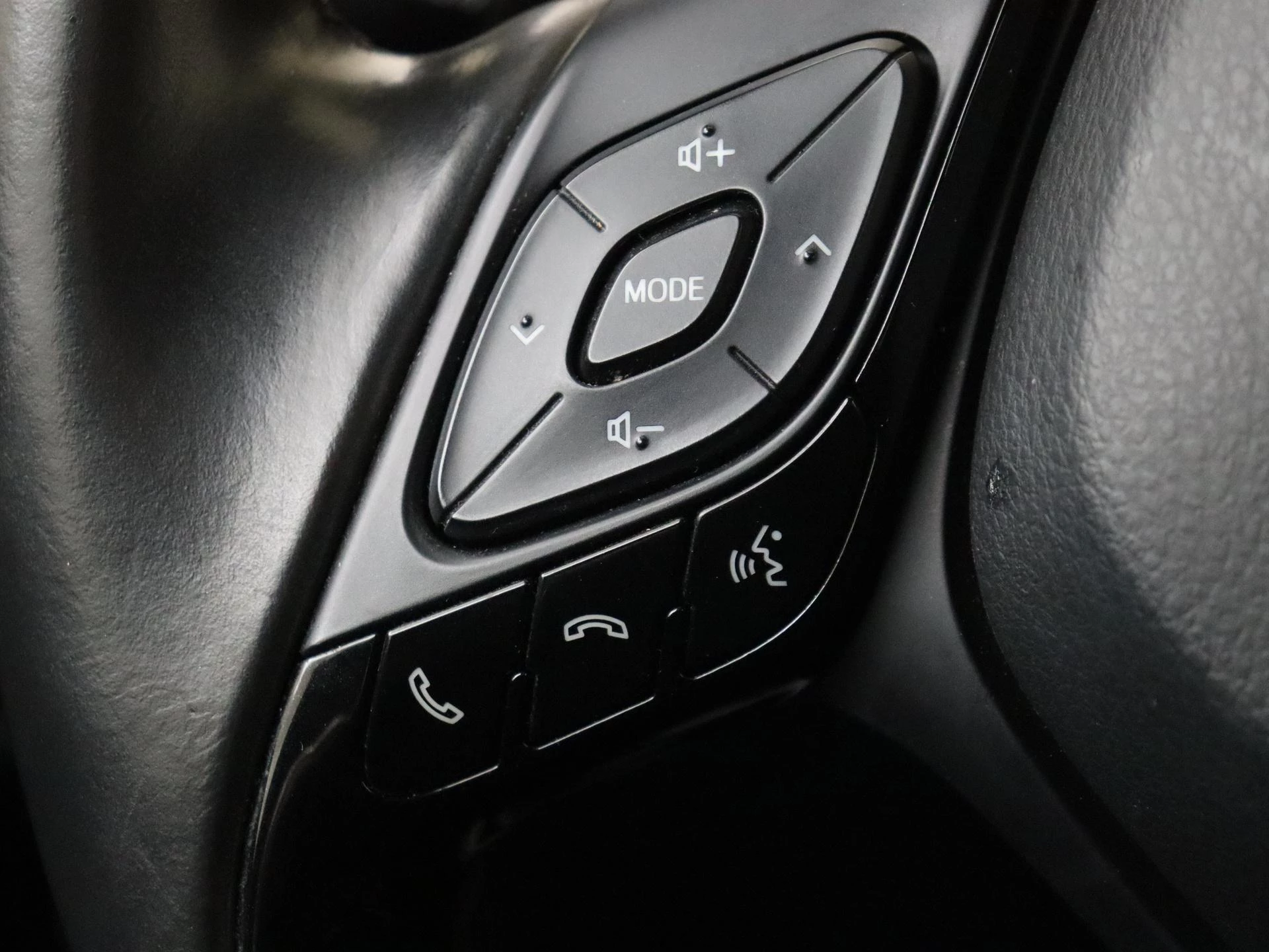 Toyota-C-HR-image-16