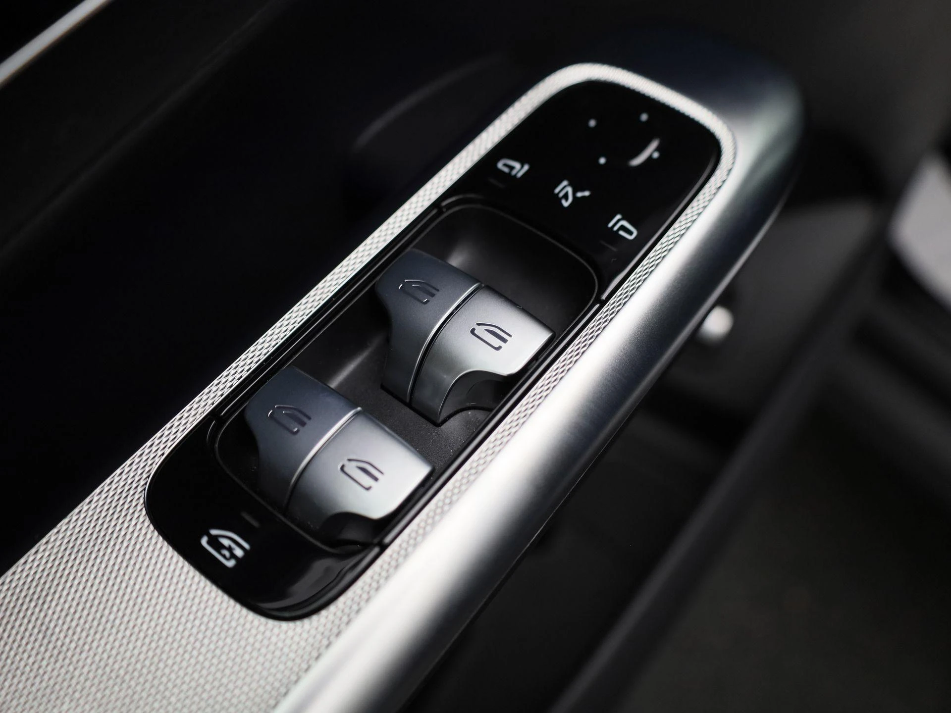 Mercedes-Benz-GLC-image-34