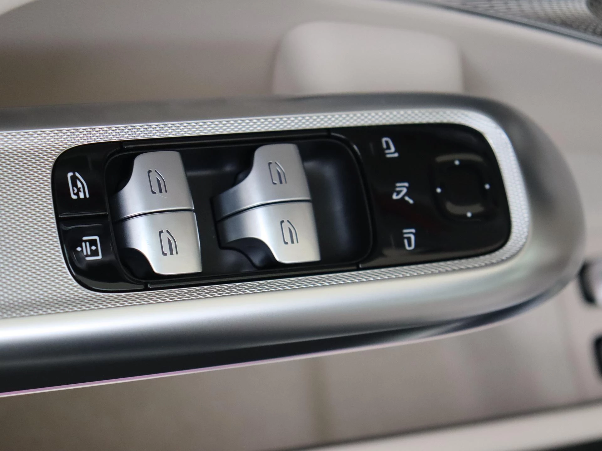 Mercedes-Benz-E-Klasse-image-30