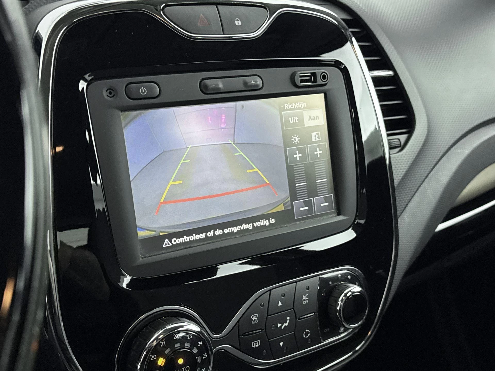 Renault-Captur-image-13