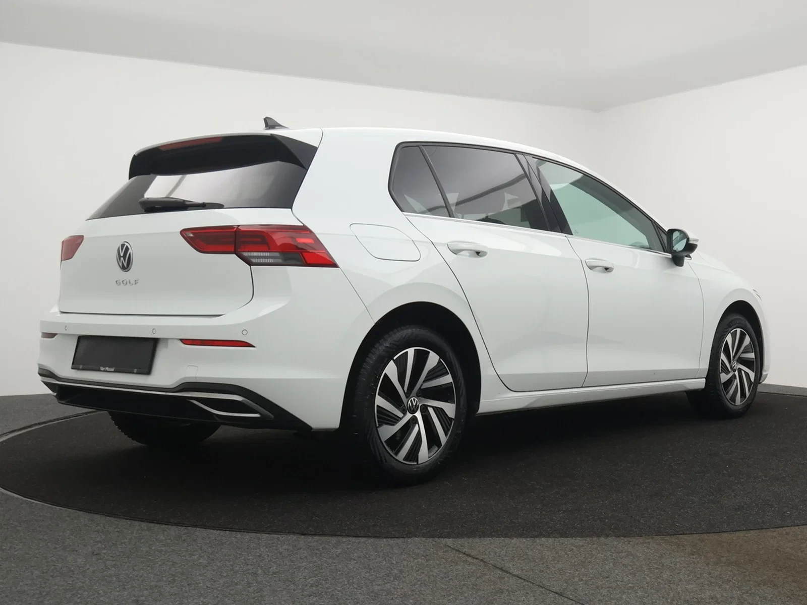 Volkswagen-Golf-image-1