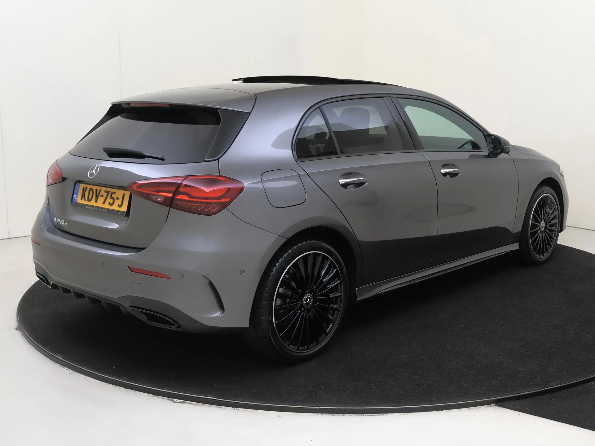 Mercedes-Benz-A-Klasse-image-3