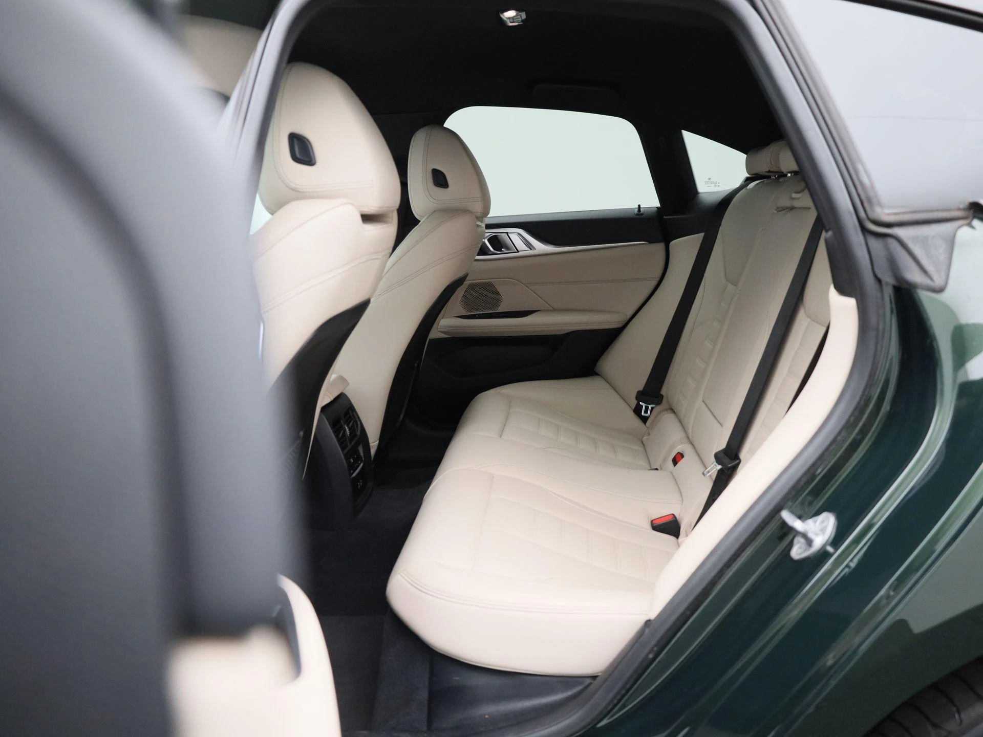 BMW-i4-image-11