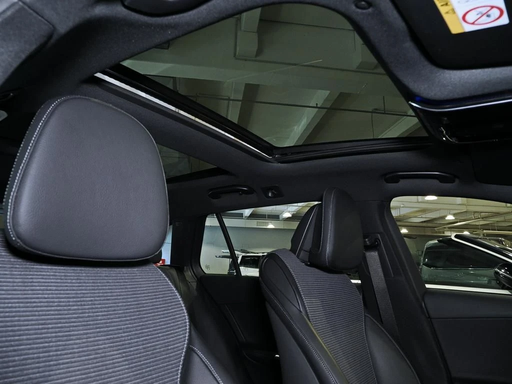 Mercedes-Benz-C-Klasse 300-image-15