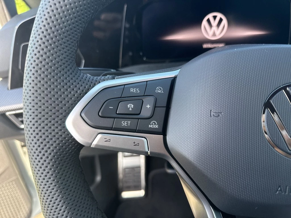Volkswagen Golf R-Line 1,5 l eTSI OPF 110 kW (150 PS) 7-Gang-Doppelkupplungsgetriebe DSG R-Line"Black Style" *LED*ACC