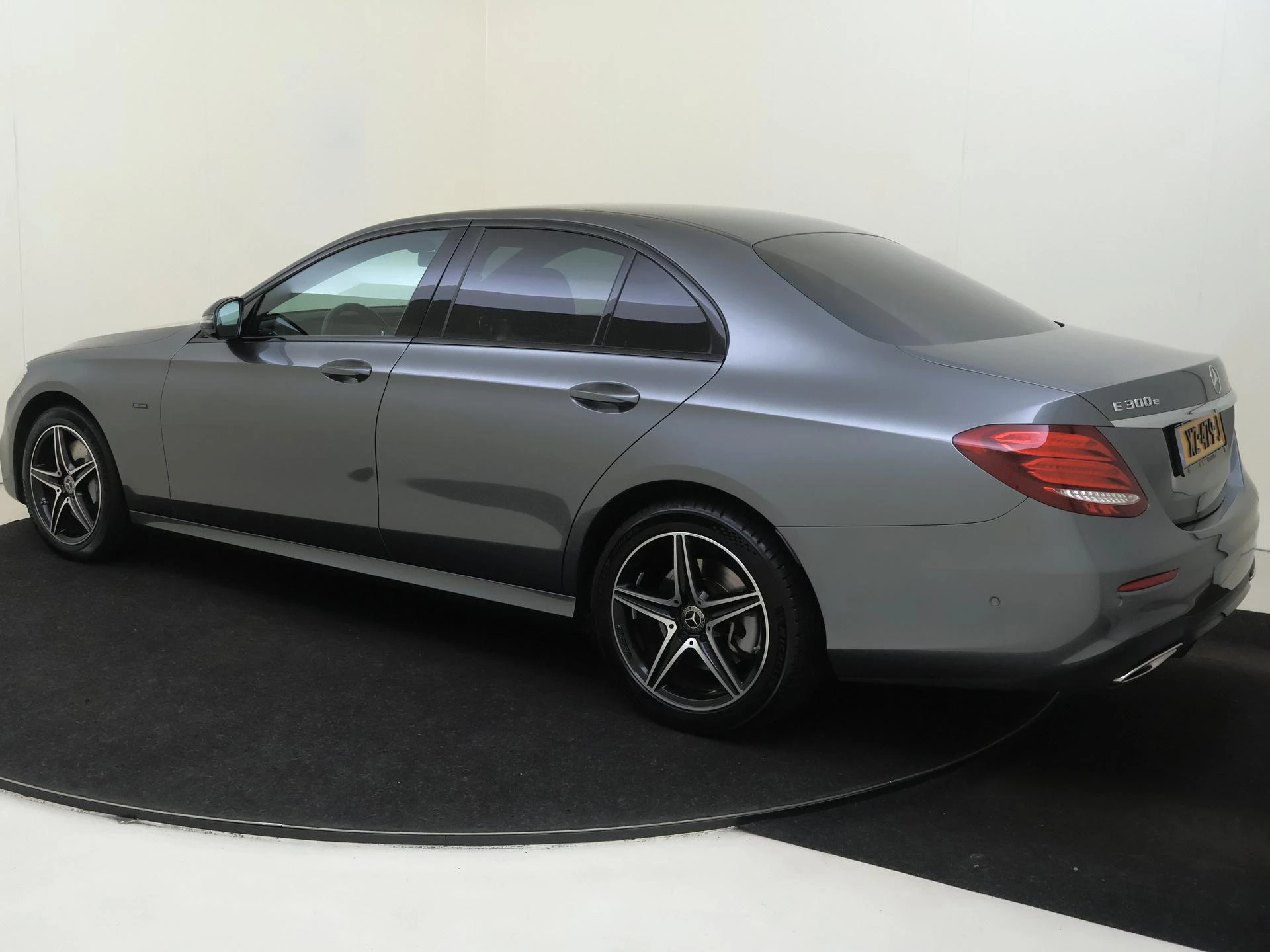 Mercedes-Benz-E-Klasse-image-2