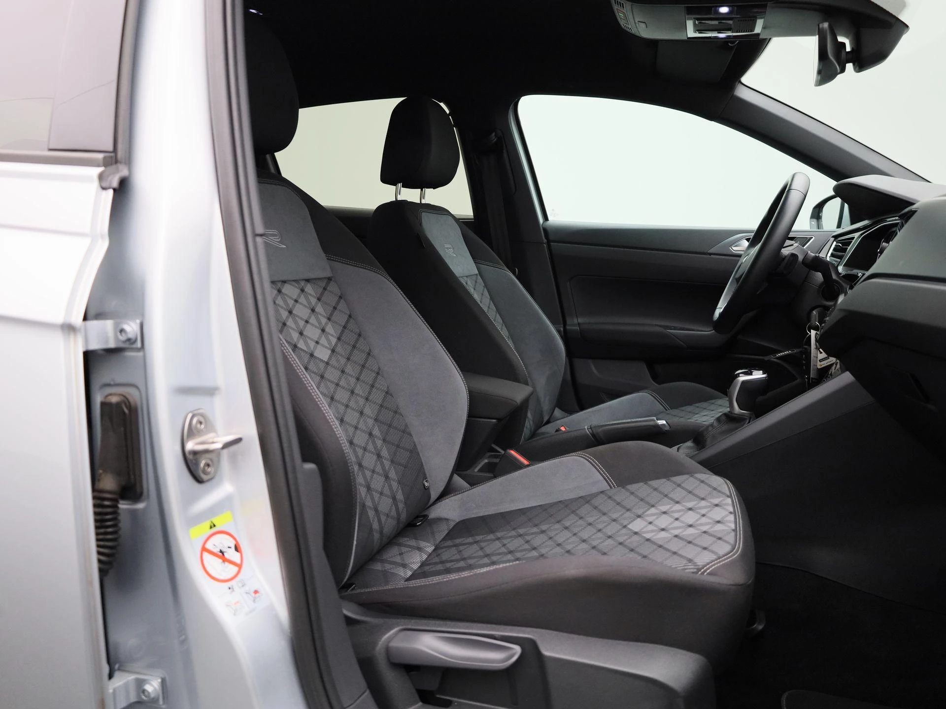 Volkswagen-Polo-image-29