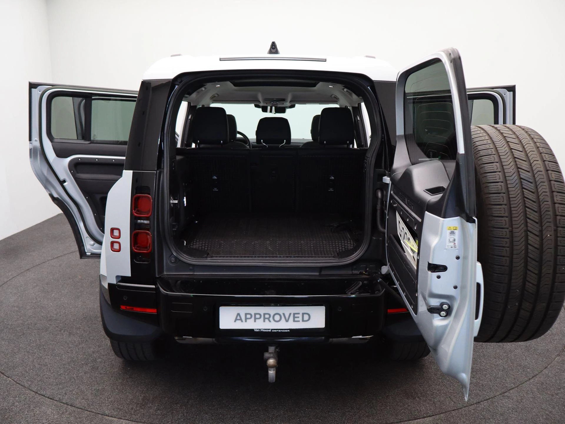 Land Rover Defender 110 P400e XS Edition