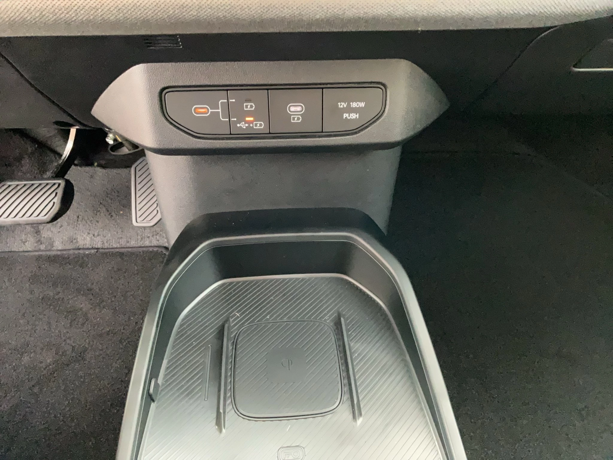 Kia EV4 Hatchback Earth 81 kWh 150 kW Frontantrieb Schräghecklimousine. 5-türig