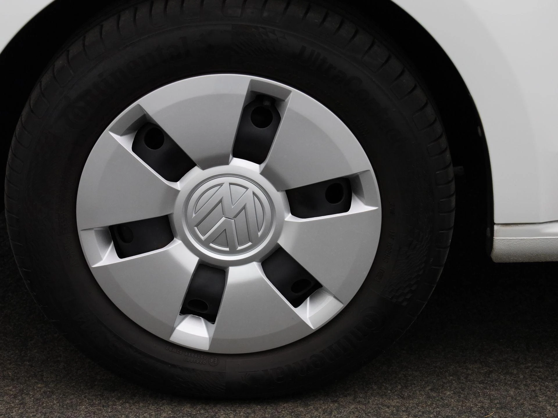 Volkswagen-up!-image-11