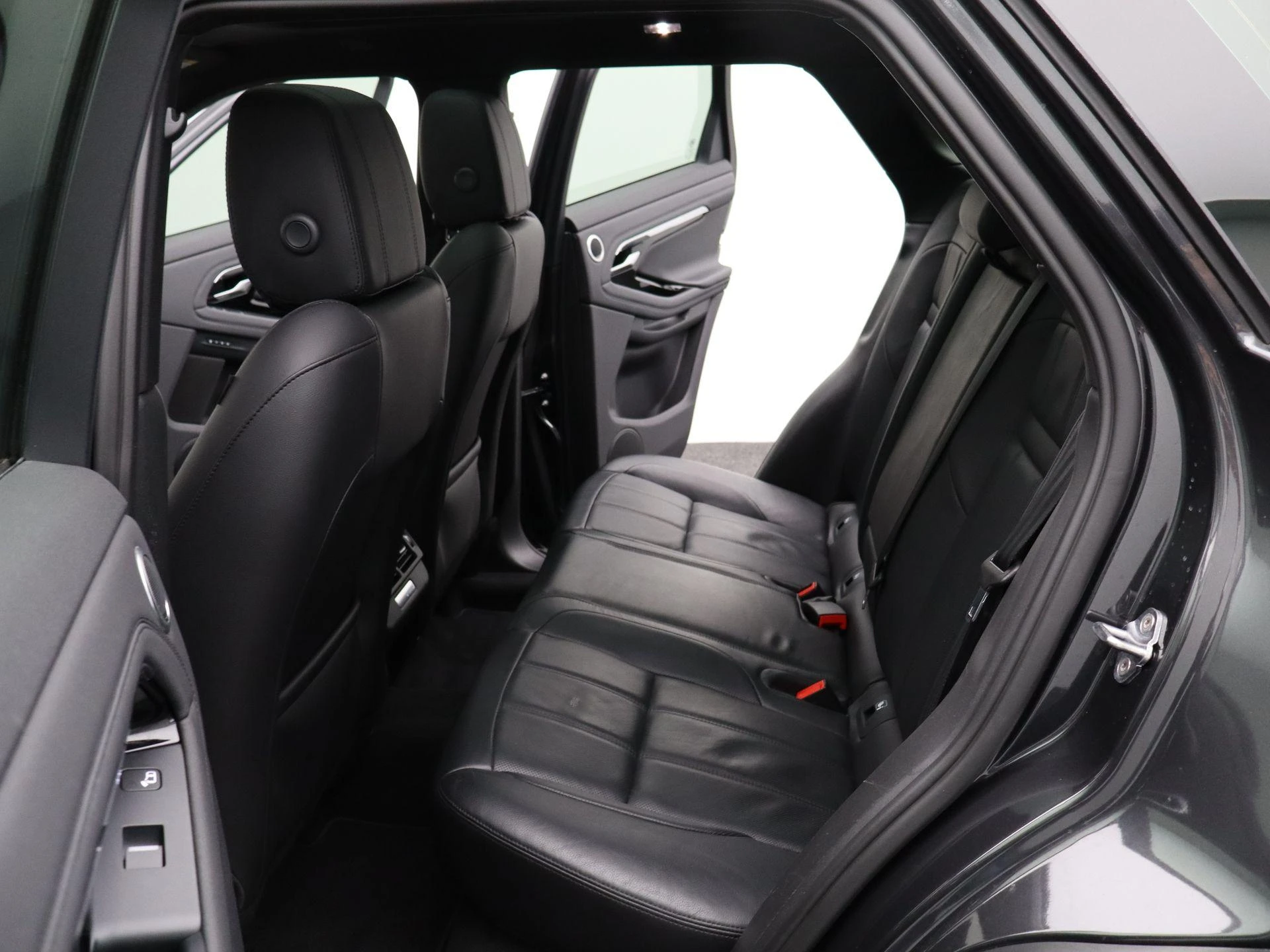 Land Rover-Range Rover Evoque-image-12
