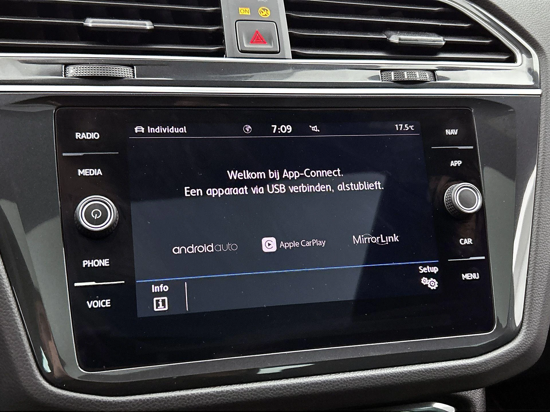 Volkswagen-Tiguan-image-15