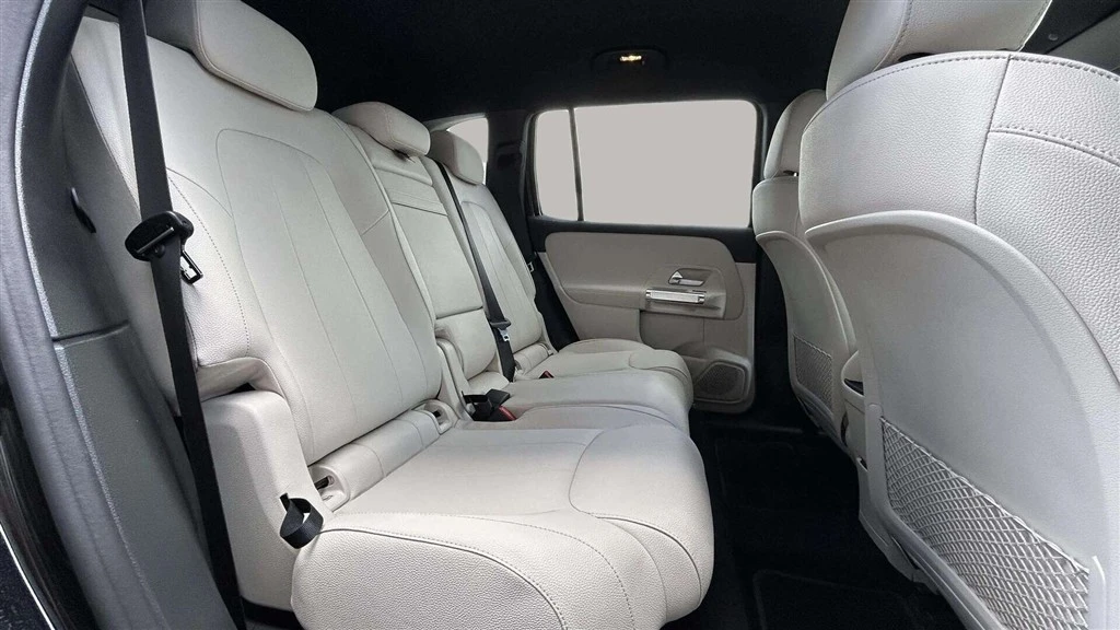 Mercedes-Benz-EQB-image-19