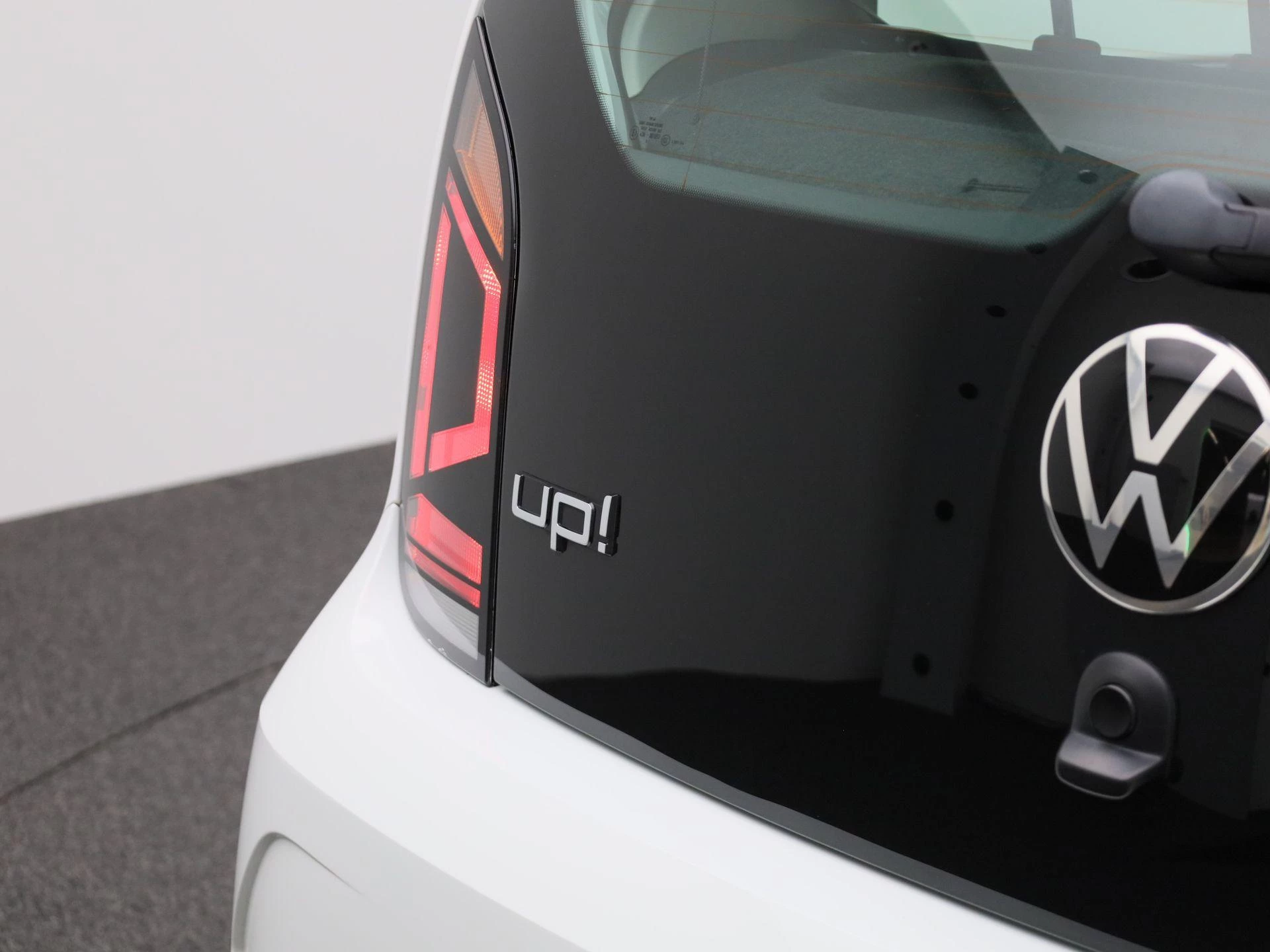 Volkswagen-up!-image-26