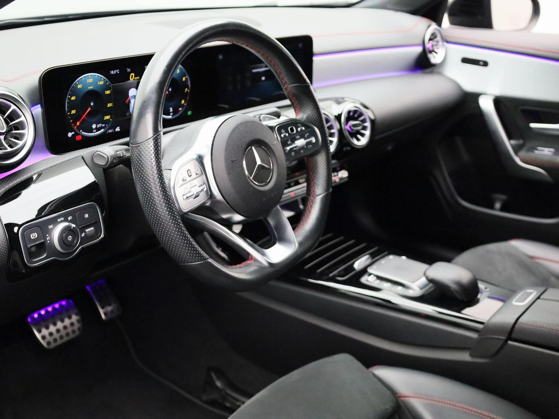 Mercedes-Benz-CLA-image-29