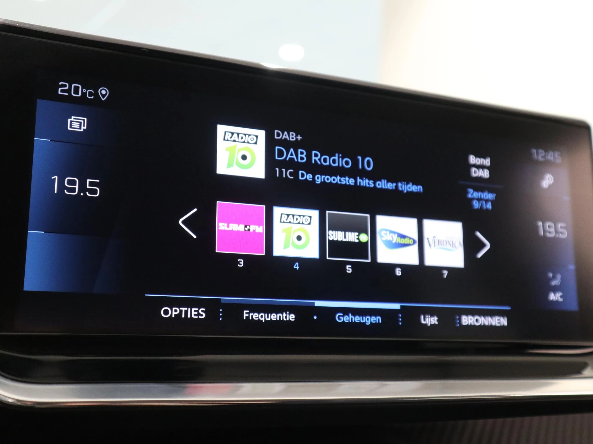 Peugeot-208-image-12